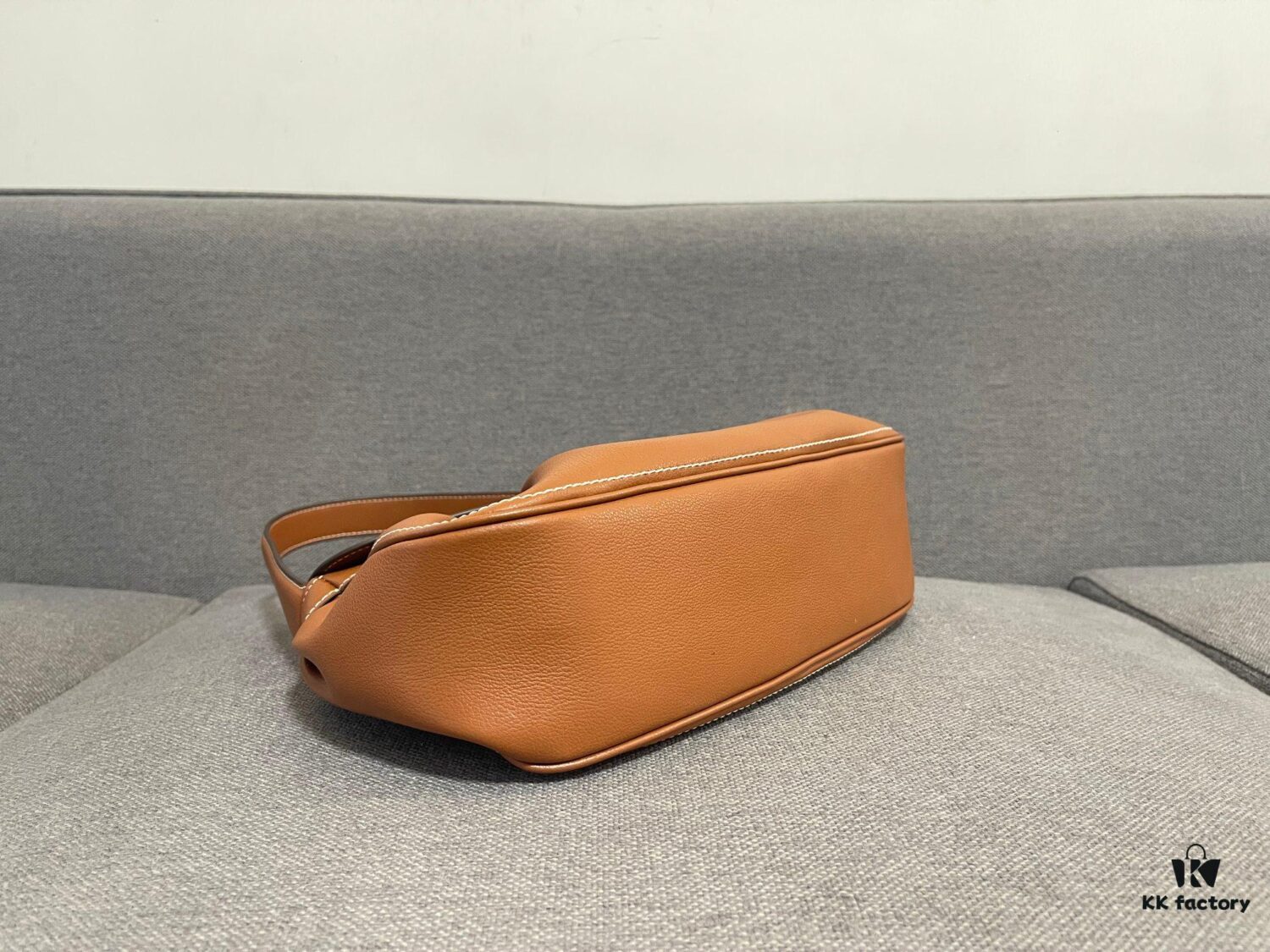 Top-Grade Cowhide CELINE New Arrival POLLY Bag