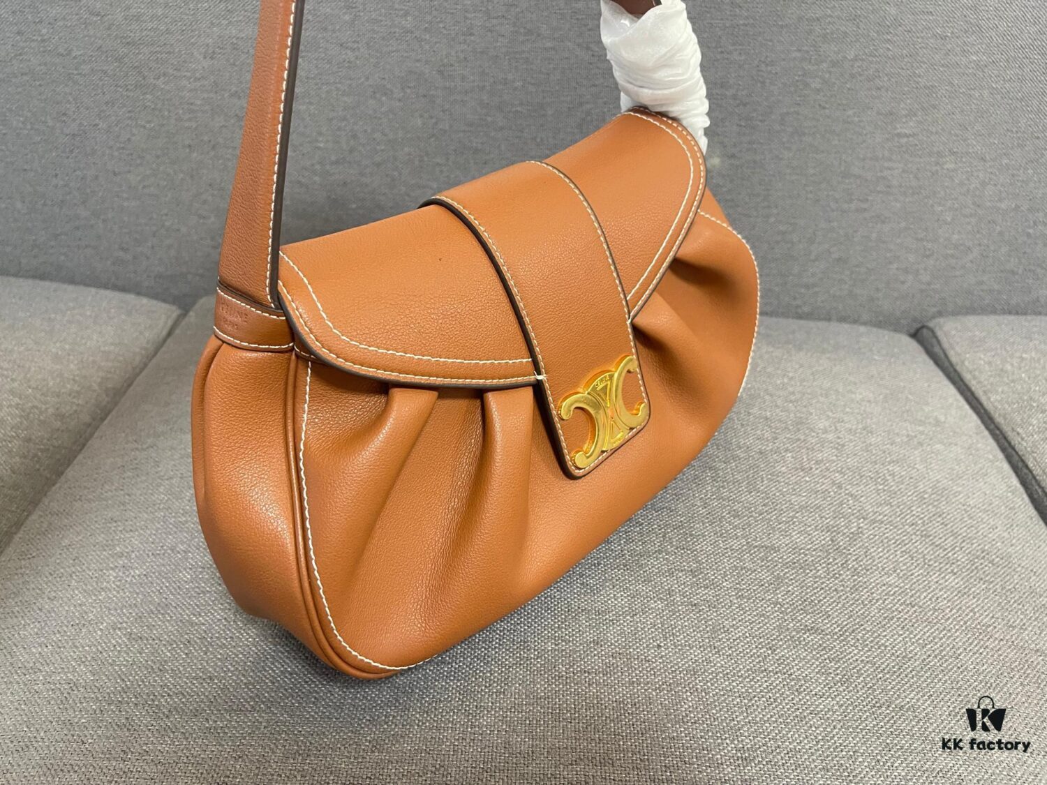 Top-Grade Cowhide CELINE New Arrival POLLY Bag
