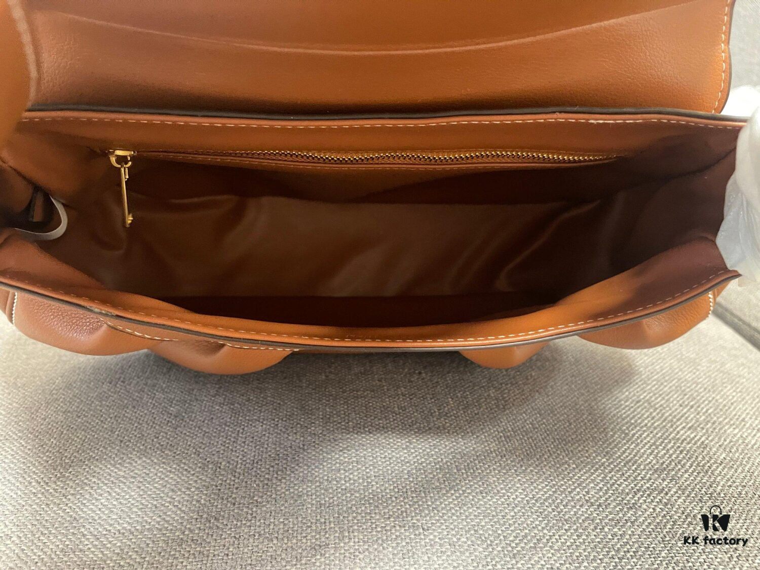 Top-Grade Cowhide CELINE New Arrival POLLY Bag