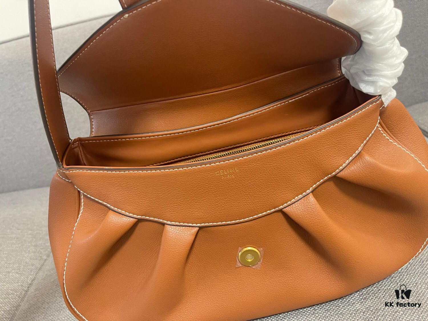 Top-Grade Cowhide CELINE New Arrival POLLY Bag