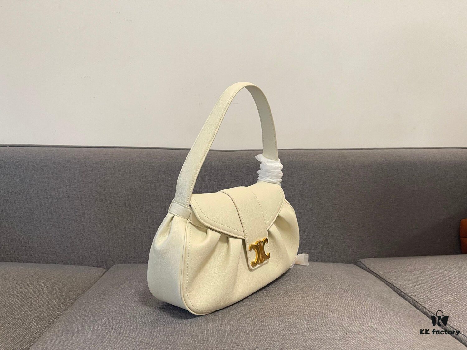 Top-Grade Cowhide CELINE New Arrival POLLY Bag
