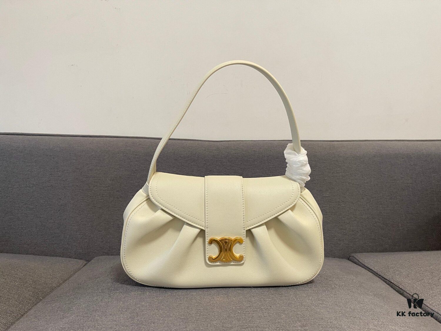 Top-Grade Cowhide CELINE New Arrival POLLY Bag