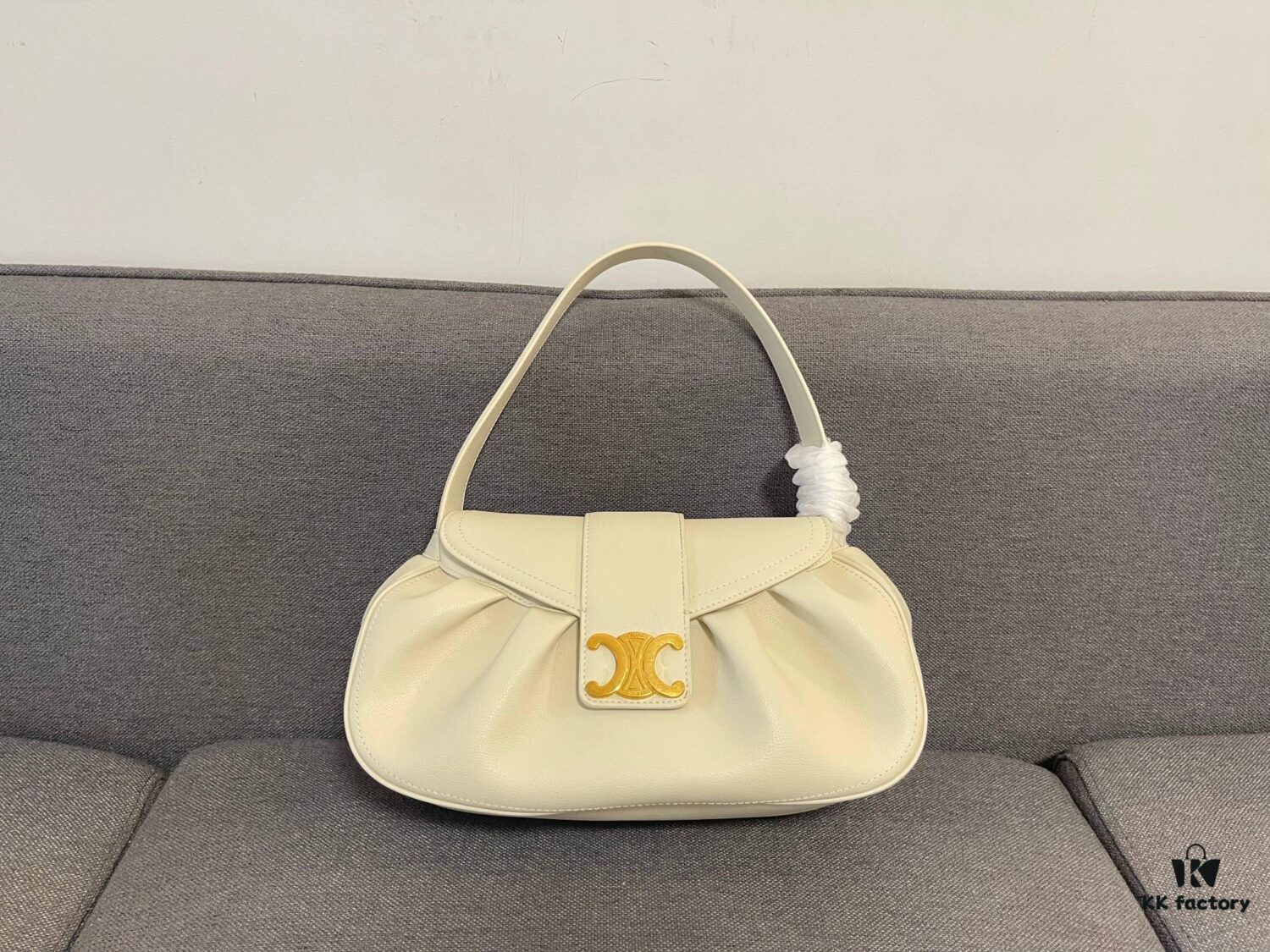 Top-Grade Cowhide CELINE New Arrival POLLY Bag