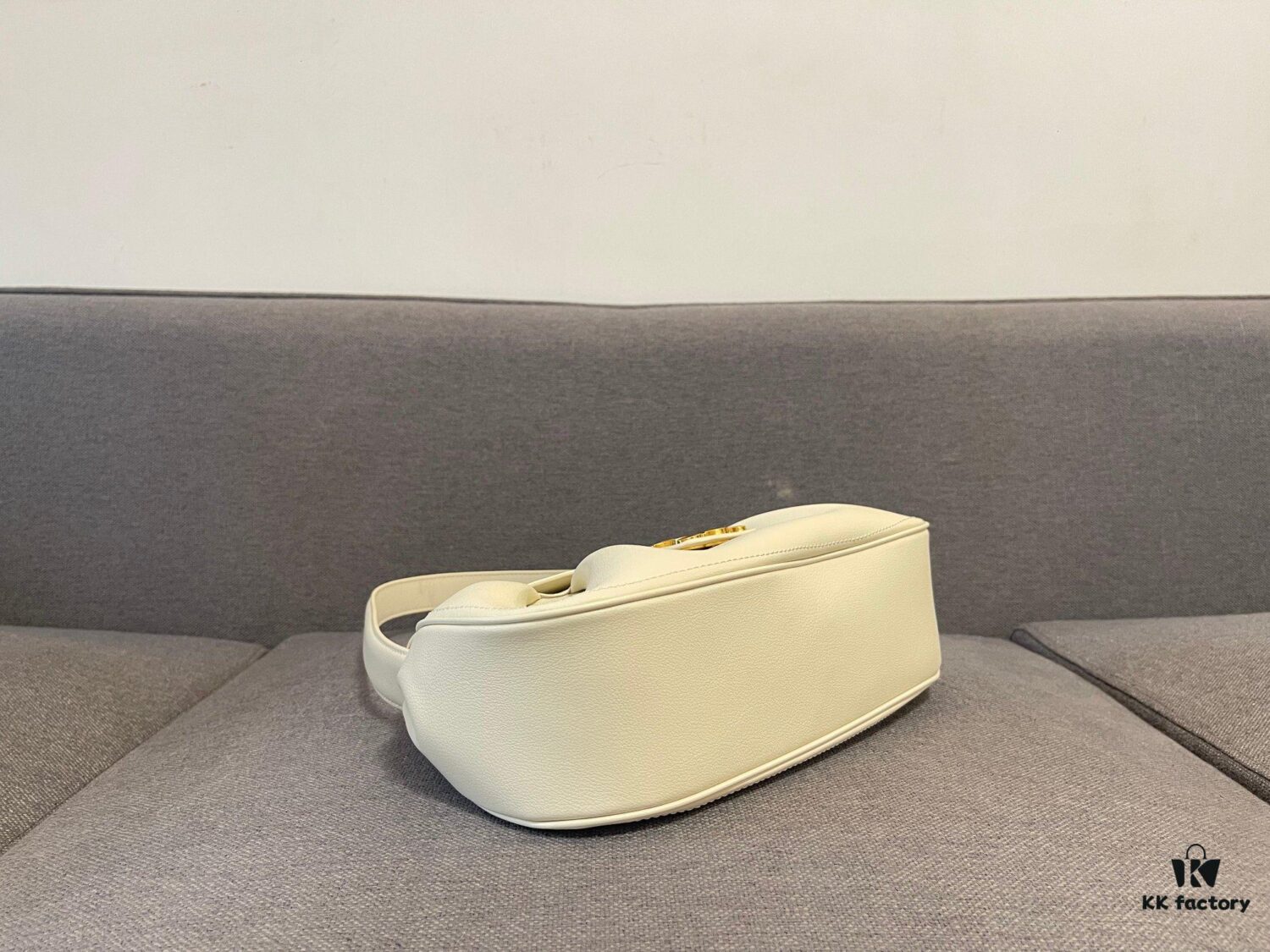 Top-Grade Cowhide CELINE New Arrival POLLY Bag