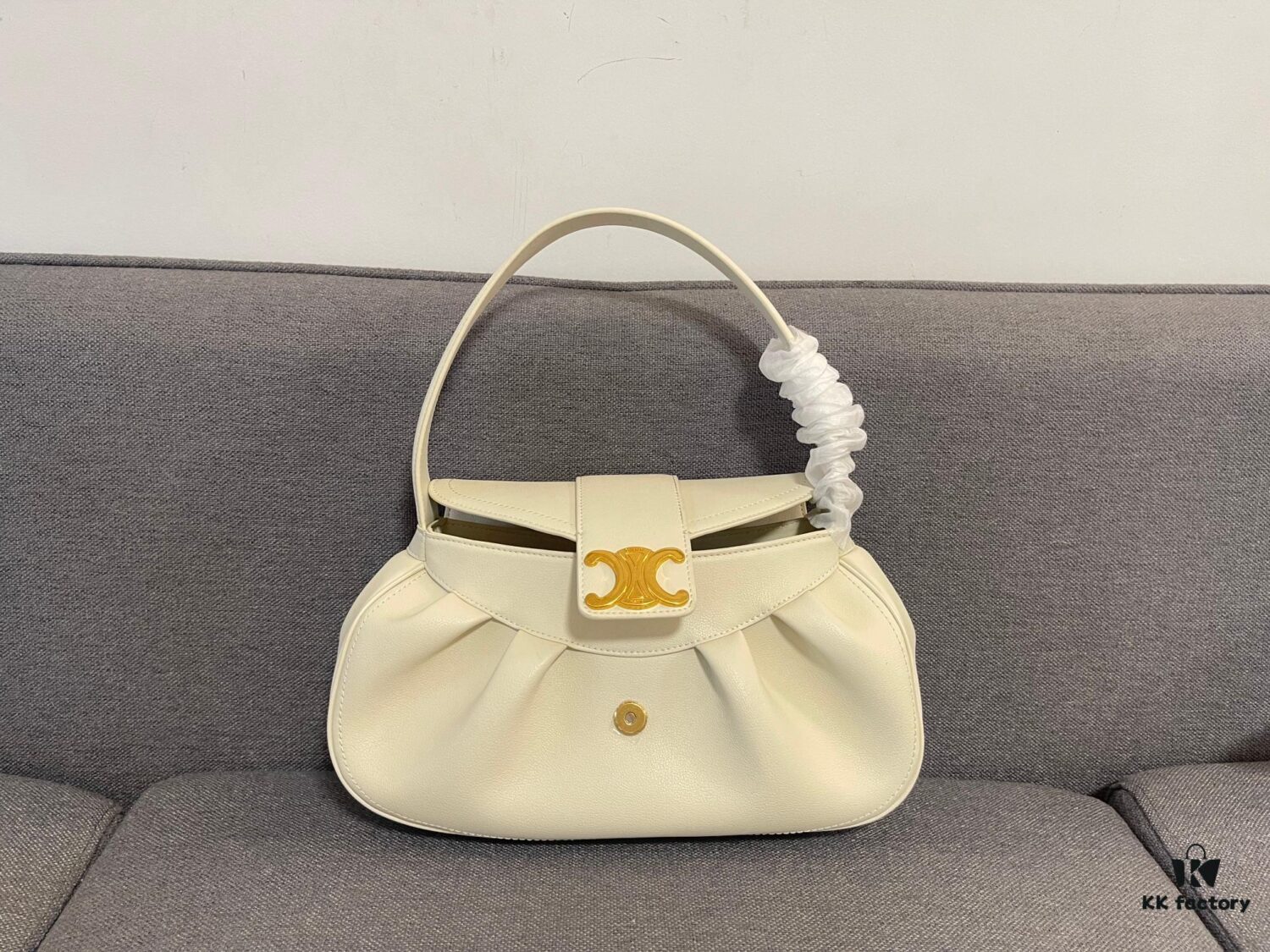 Top-Grade Cowhide CELINE New Arrival POLLY Bag