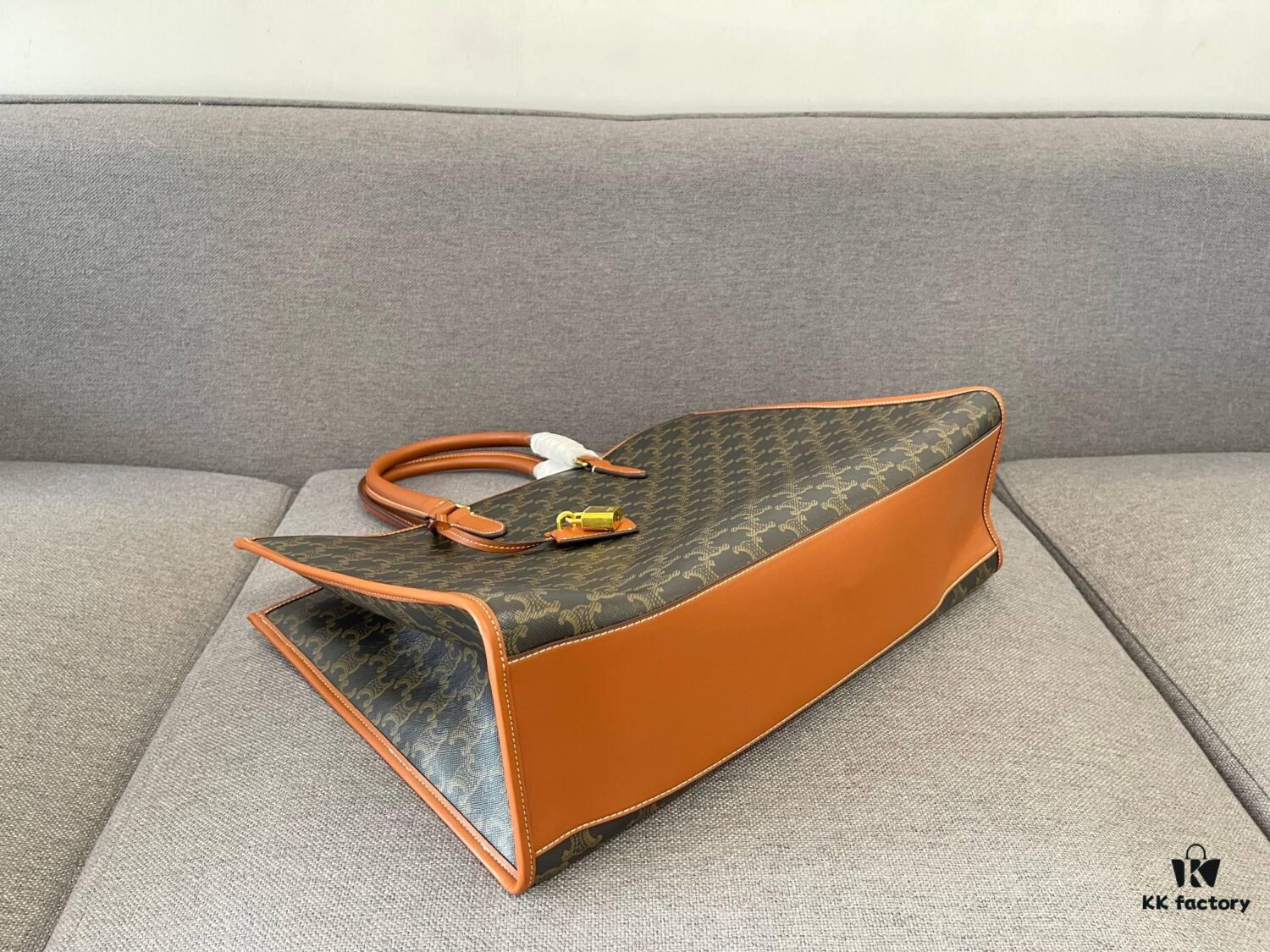 Large CELENE TRIOMPHE Spring Horizontal CABAS Tote Bag, Versatile Classic Triumph Monogram Series, Stylish and Durable Calfskin & PVC Tote, Must-Have for Fashion Enthusiasts