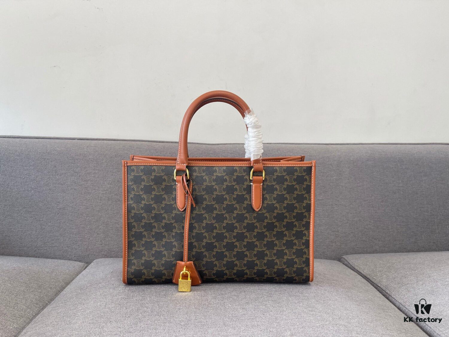 Small CELINE Spring-Summer Horizontal CABAS Tote Bag, Versatile and Stylish, Newly Released Compact Size | Classic Triumph Monogram Collection, Unisex Design, Highly Recommended by Bloggers and Celebrities