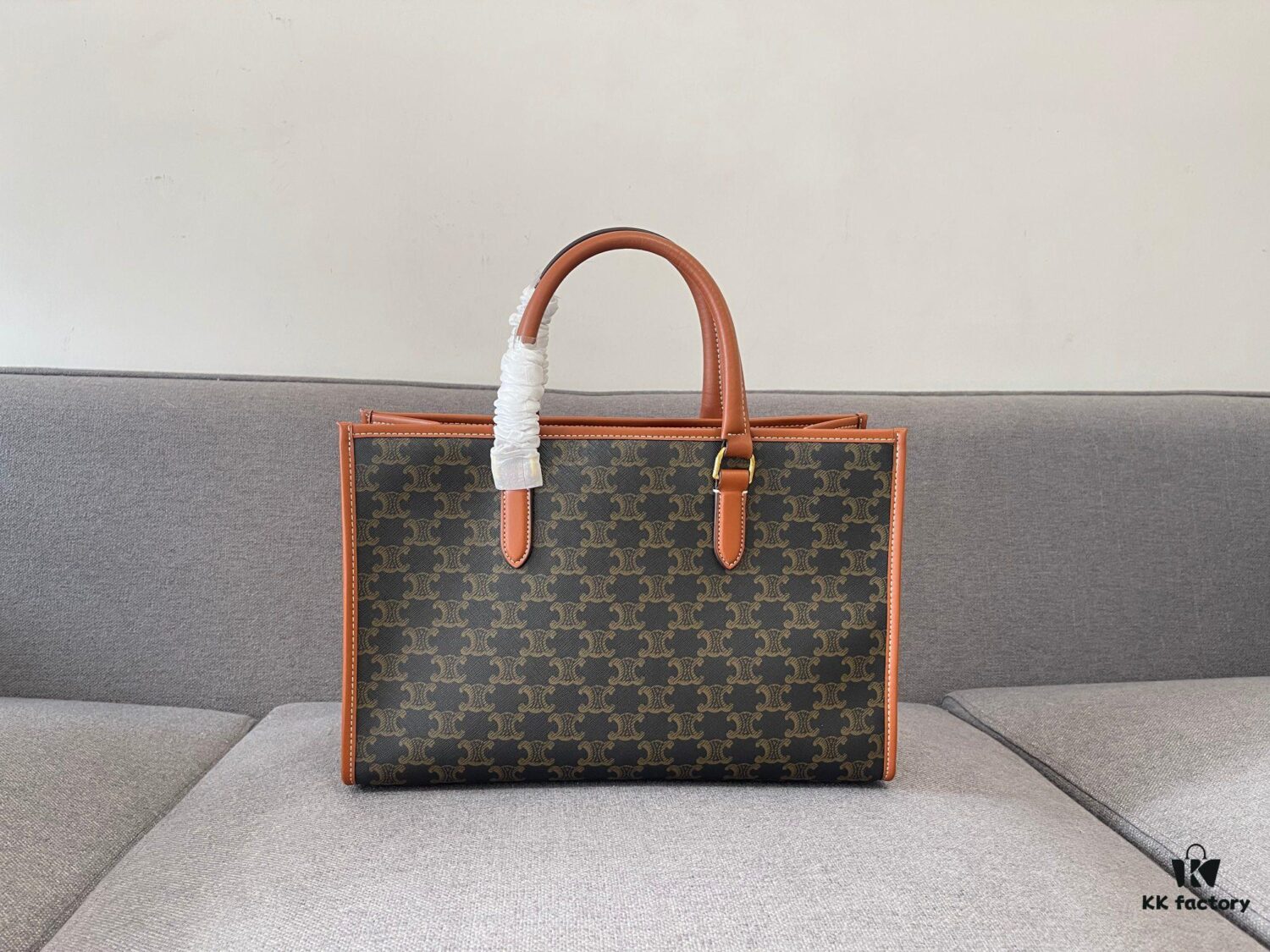 Small CELINE Spring-Summer Horizontal CABAS Tote Bag, Versatile and Stylish, Newly Released Compact Size | Classic Triumph Monogram Collection, Unisex Design, Highly Recommended by Bloggers and Celebrities