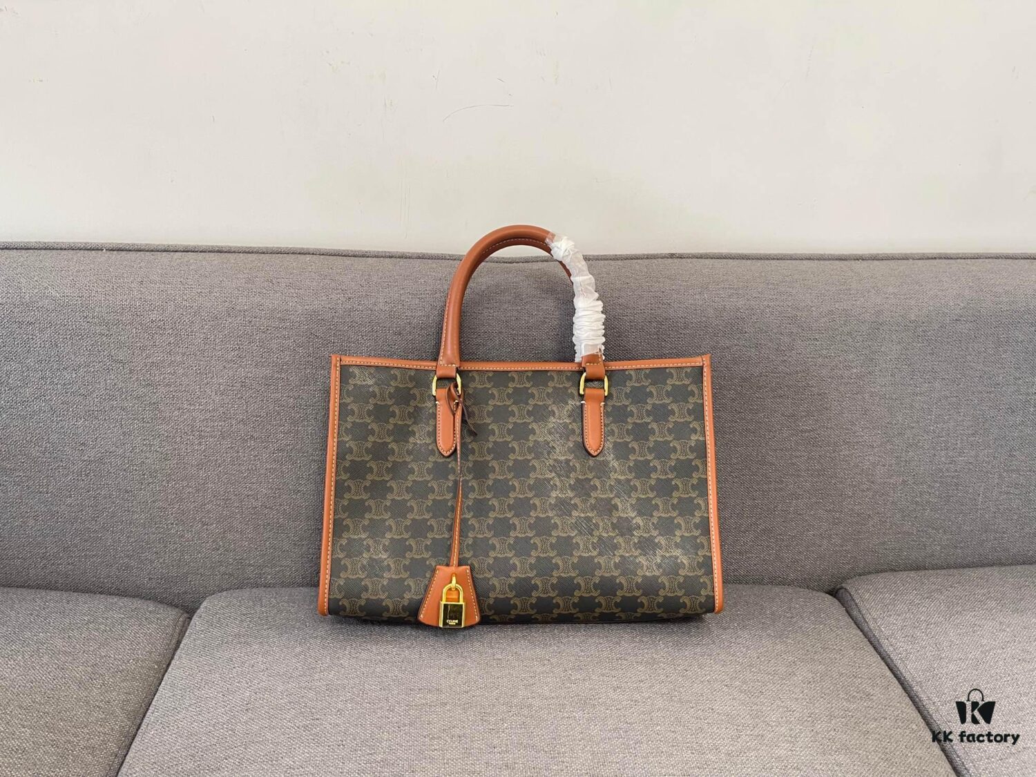Small CELINE Spring-Summer Horizontal CABAS Tote Bag, Versatile and Stylish, Newly Released Compact Size | Classic Triumph Monogram Collection, Unisex Design, Highly Recommended by Bloggers and Celebrities