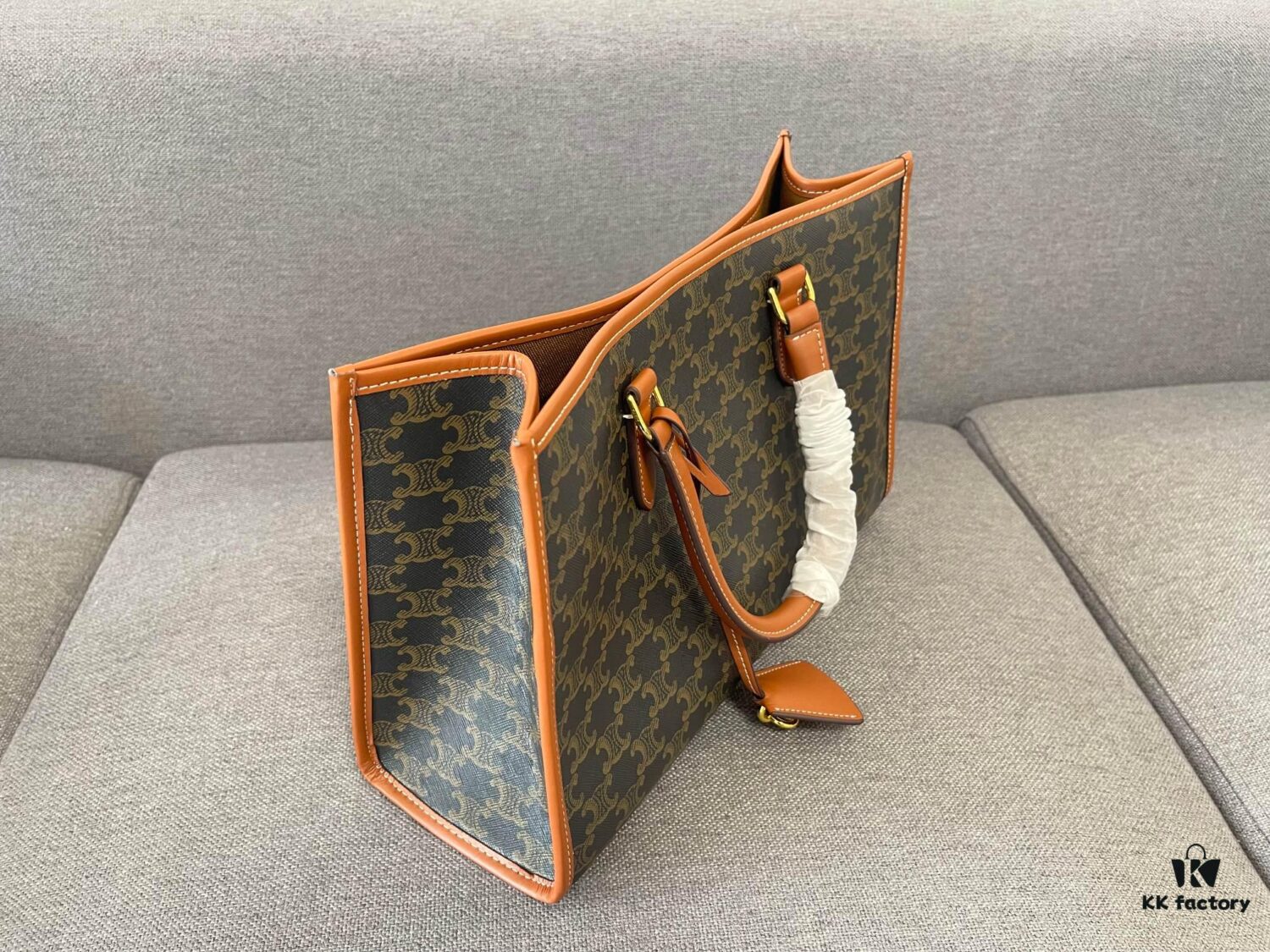 Small CELINE Spring-Summer Horizontal CABAS Tote Bag, Versatile and Stylish, Newly Released Compact Size | Classic Triumph Monogram Collection, Unisex Design, Highly Recommended by Bloggers and Celebrities