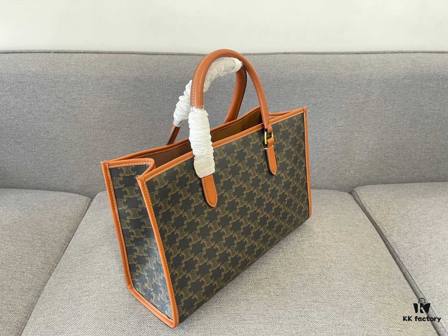 Small CELINE Spring-Summer Horizontal CABAS Tote Bag, Versatile and Stylish, Newly Released Compact Size | Classic Triumph Monogram Collection, Unisex Design, Highly Recommended by Bloggers and Celebrities
