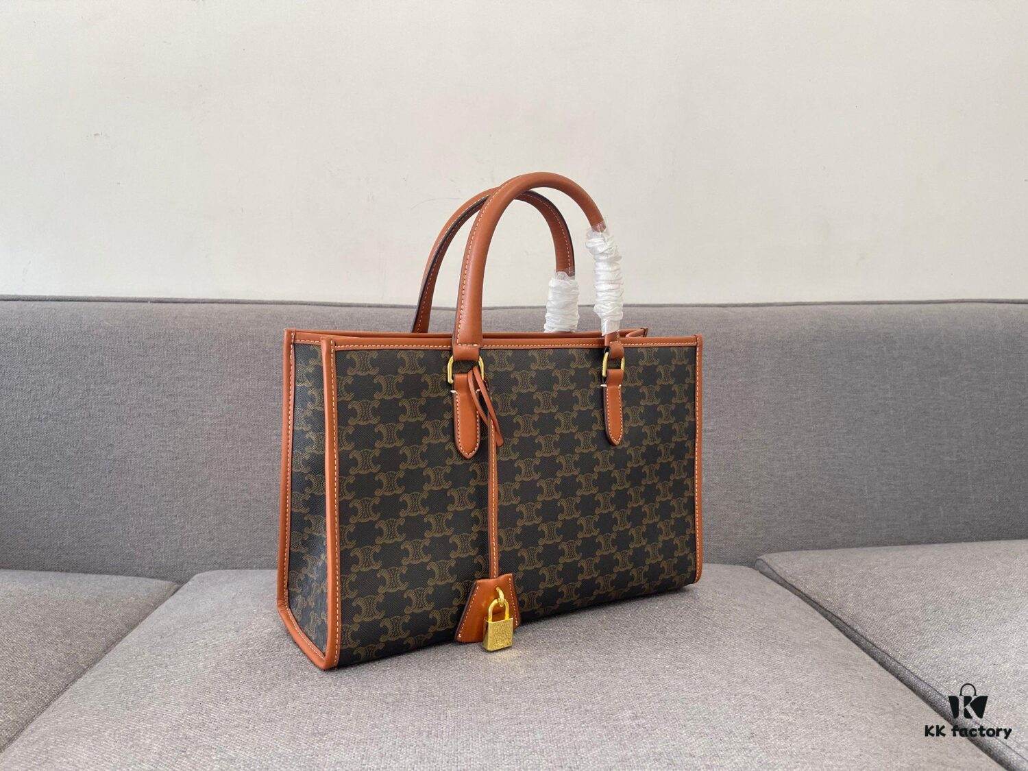 Small CELINE Spring-Summer Horizontal CABAS Tote Bag, Versatile and Stylish, Newly Released Compact Size | Classic Triumph Monogram Collection, Unisex Design, Highly Recommended by Bloggers and Celebrities