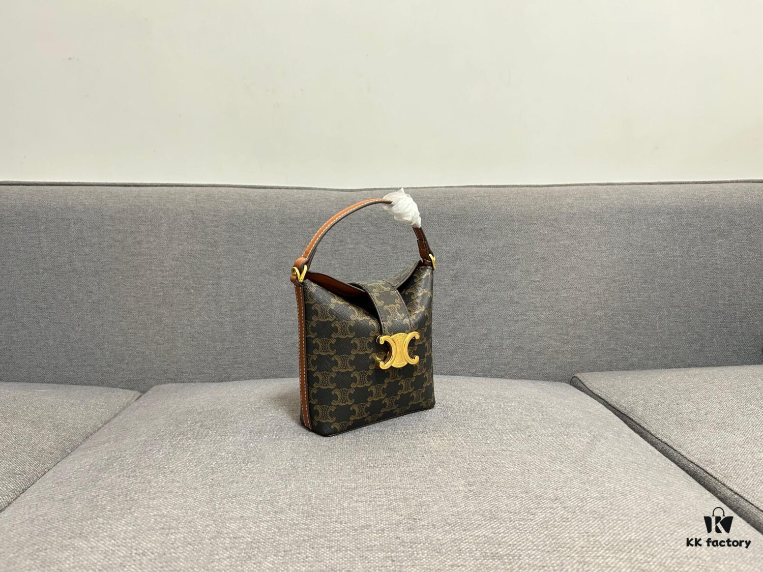 CELINE New Fries Bag, Smooth PVC Cowhide, Two Options, Original Hardware, Compact and Elegant Design, Handheld or Crossbody, Fits Small Essentials, Stunning Look, Size: 20cm, Model: 8106#