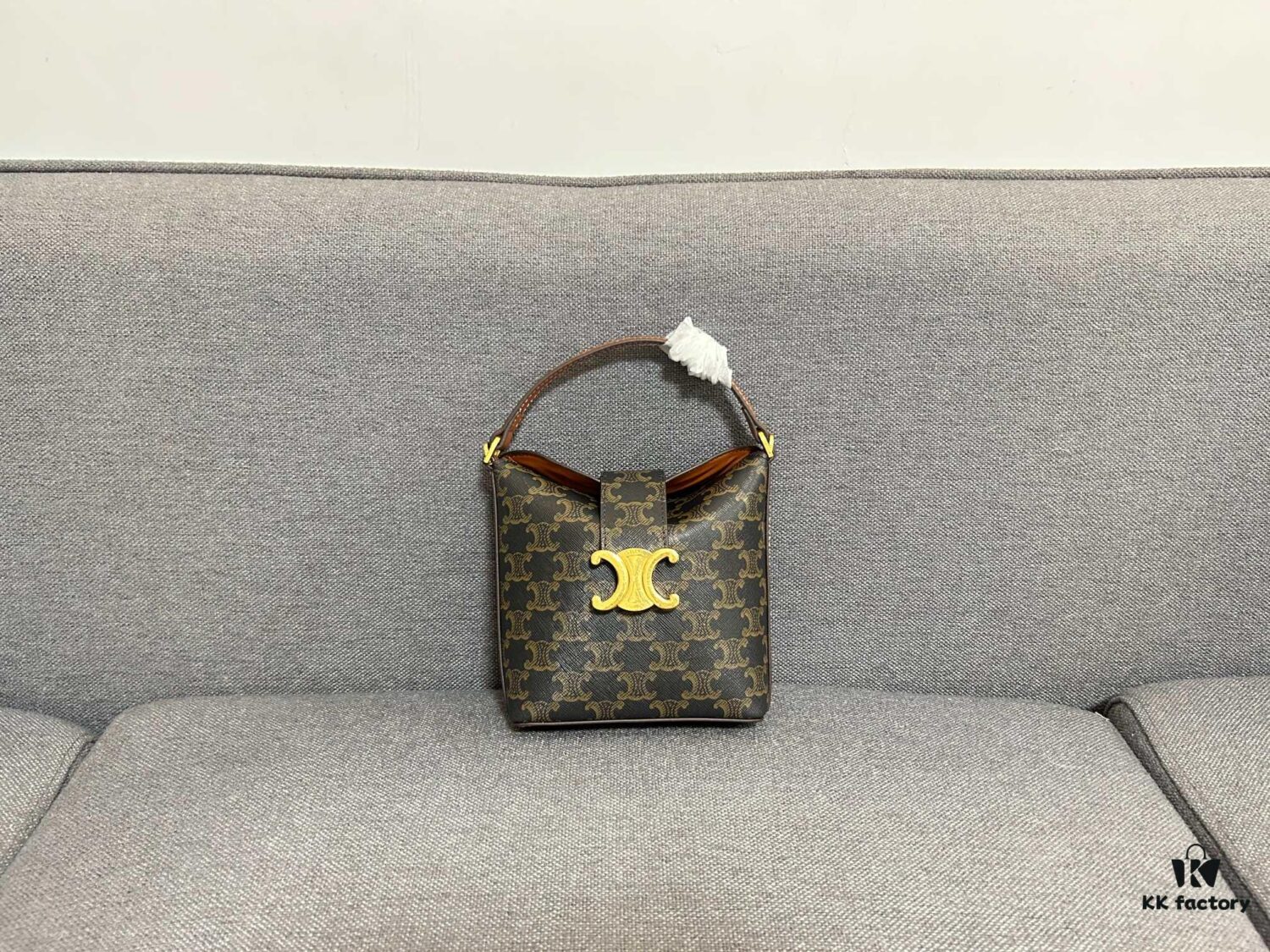 CELINE New Fries Bag, Smooth PVC Cowhide, Two Options, Original Hardware, Compact and Elegant Design, Handheld or Crossbody, Fits Small Essentials, Stunning Look, Size: 20cm, Model: 8106#