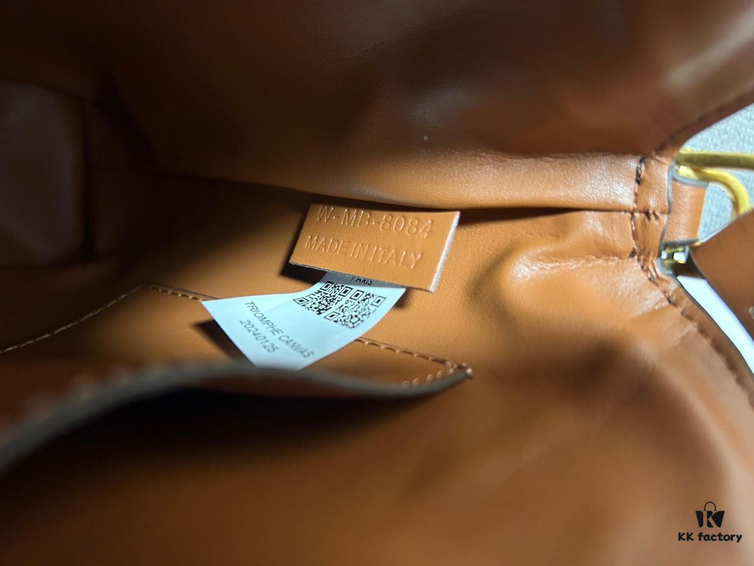 CELINE New Fries Bag, Smooth PVC Cowhide, Two Options, Original Hardware, Compact and Elegant Design, Handheld or Crossbody, Fits Small Essentials, Stunning Look, Size: 20cm, Model: 8106#