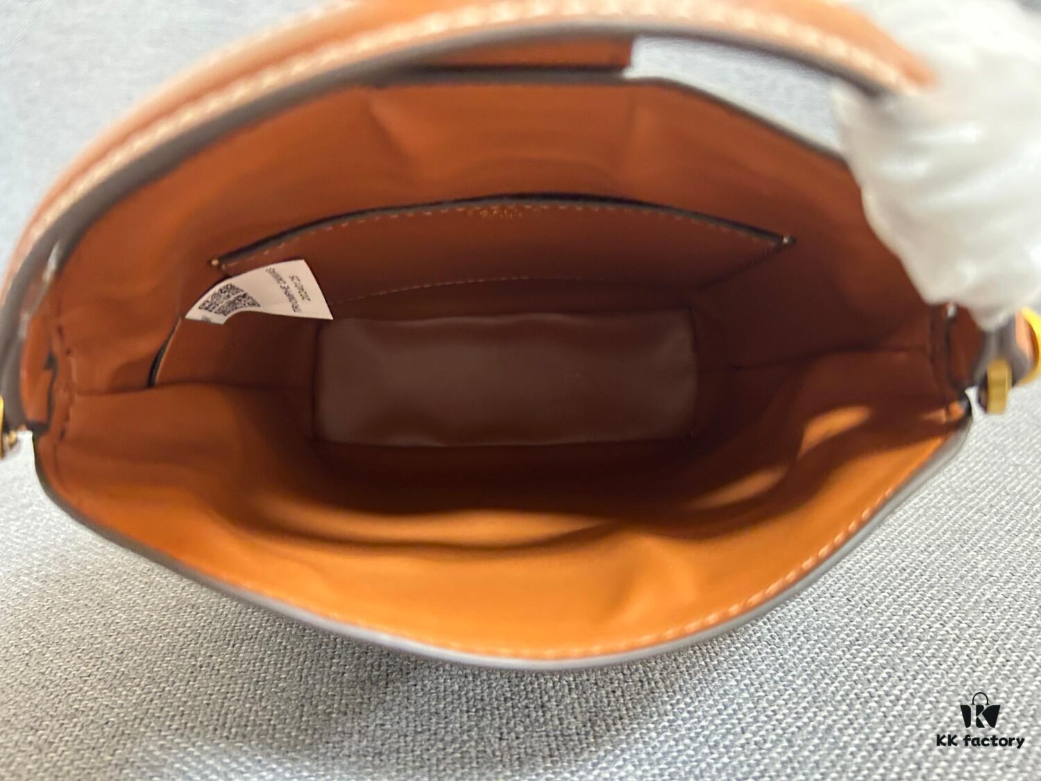 CELINE New Fries Bag, Smooth PVC Cowhide, Two Options, Original Hardware, Compact and Elegant Design, Handheld or Crossbody, Fits Small Essentials, Stunning Look, Size: 20cm, Model: 8106#