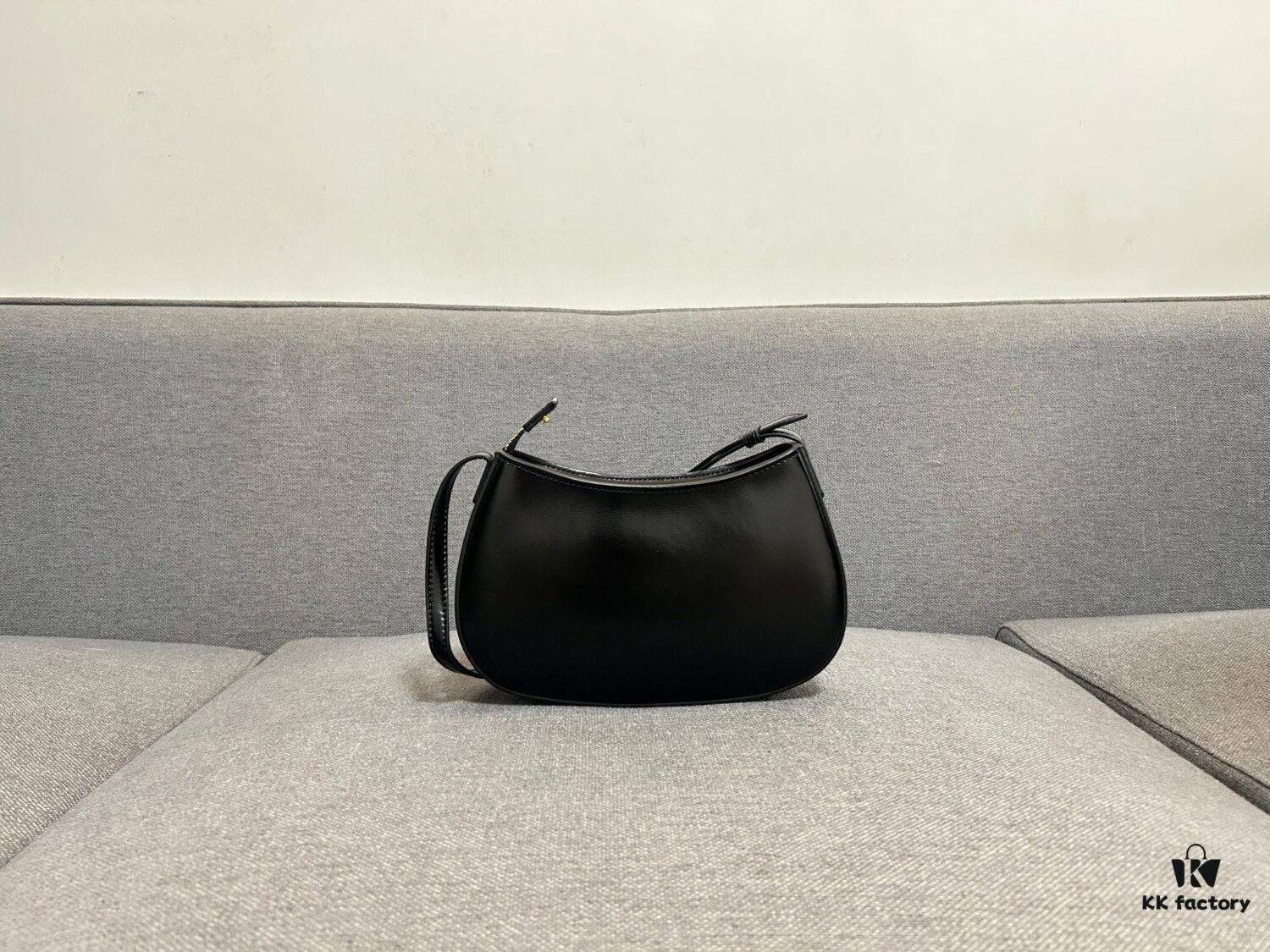 CELINE Arc de Triomphe TILLY Signature Print Leather Handbag TRIOMPHE Canvas, Cowhide Leather Trim, Lambskin Lining, Gold-Tone Hardware, Sling or Crossbody Wear, Zip Closure, One Main Compartment, One Interior Flat Pocket, Adjustable Strap - Model No. 4233#, Size: 22cm