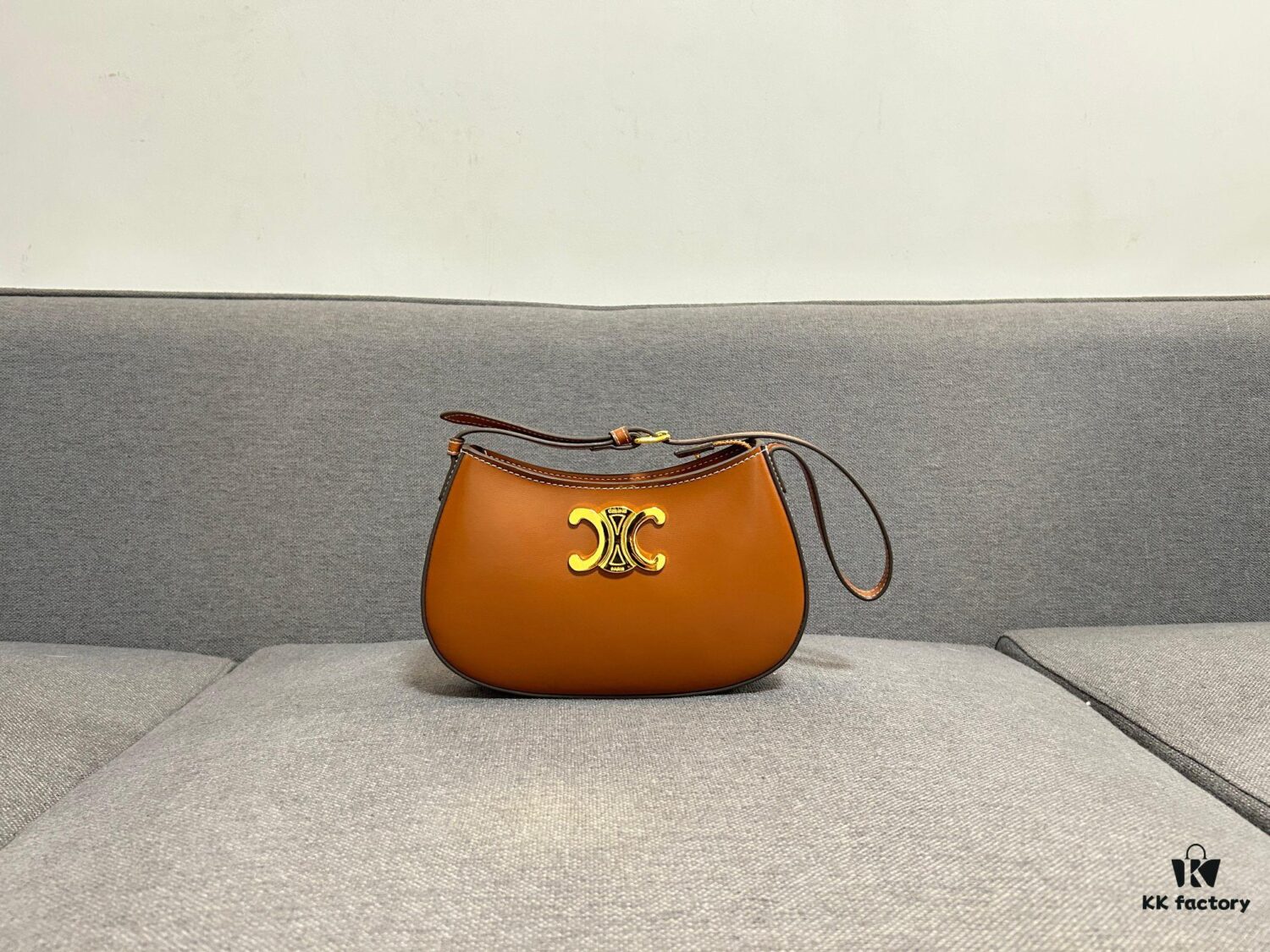 CELINE Triumph Arch TILLY Logo-Print Leather Handbag