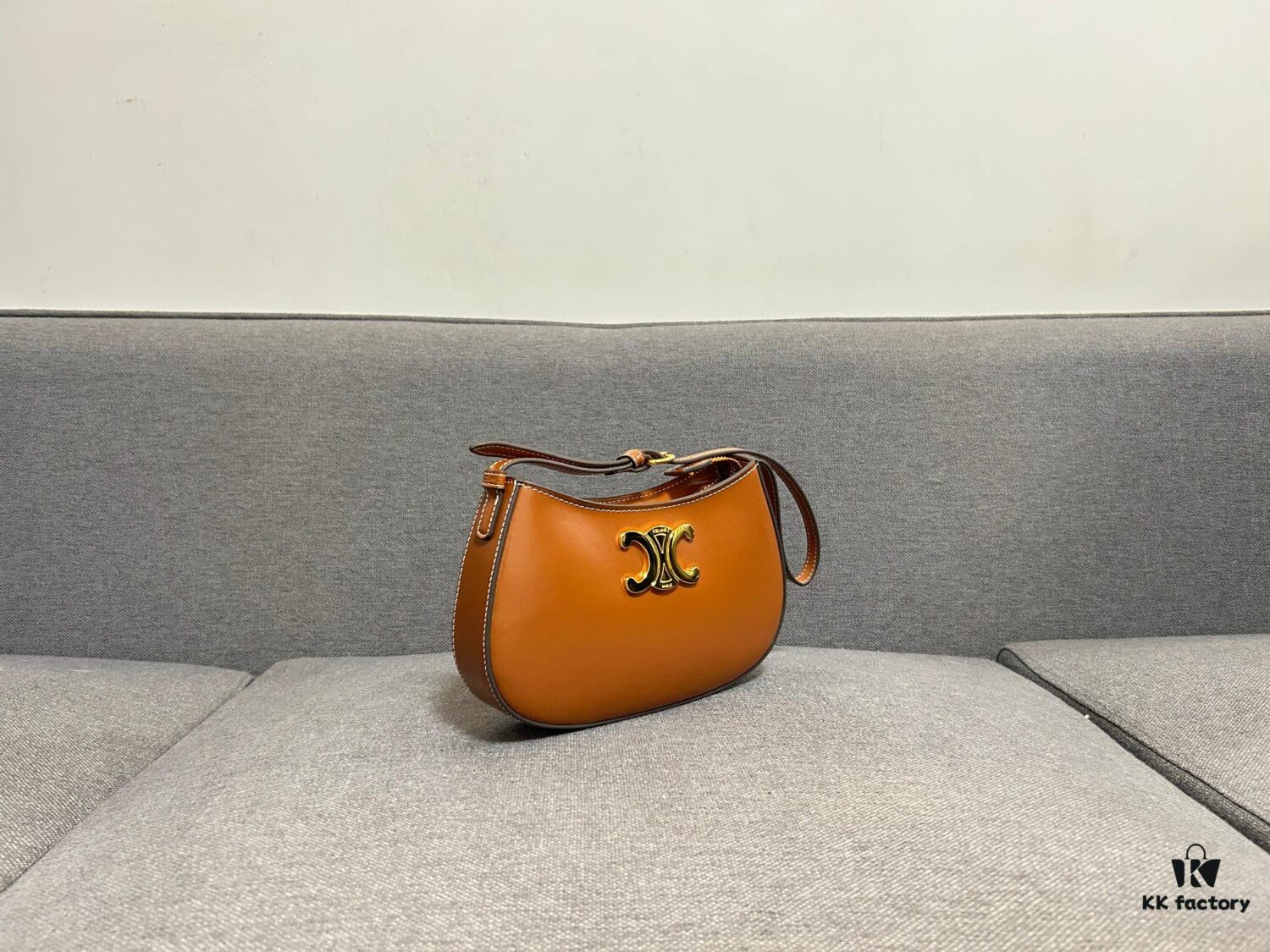 CELINE Triumph Arch TILLY Logo-Print Leather Handbag