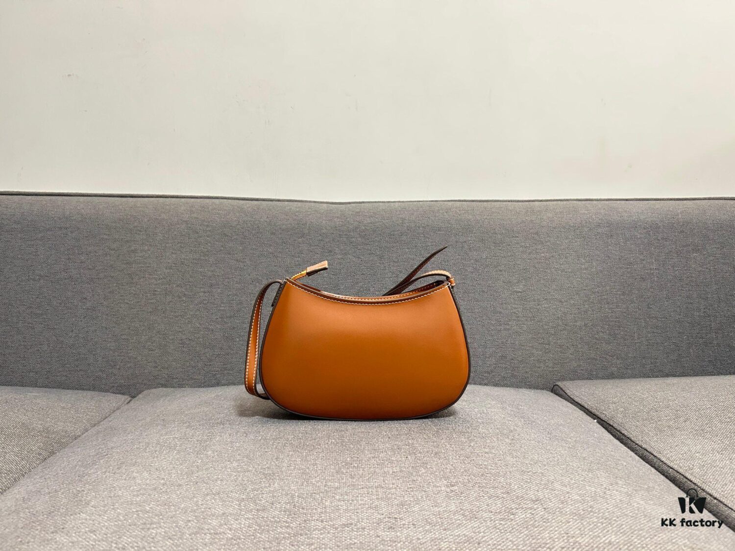 CELINE Triumph Arch TILLY Logo-Print Leather Handbag