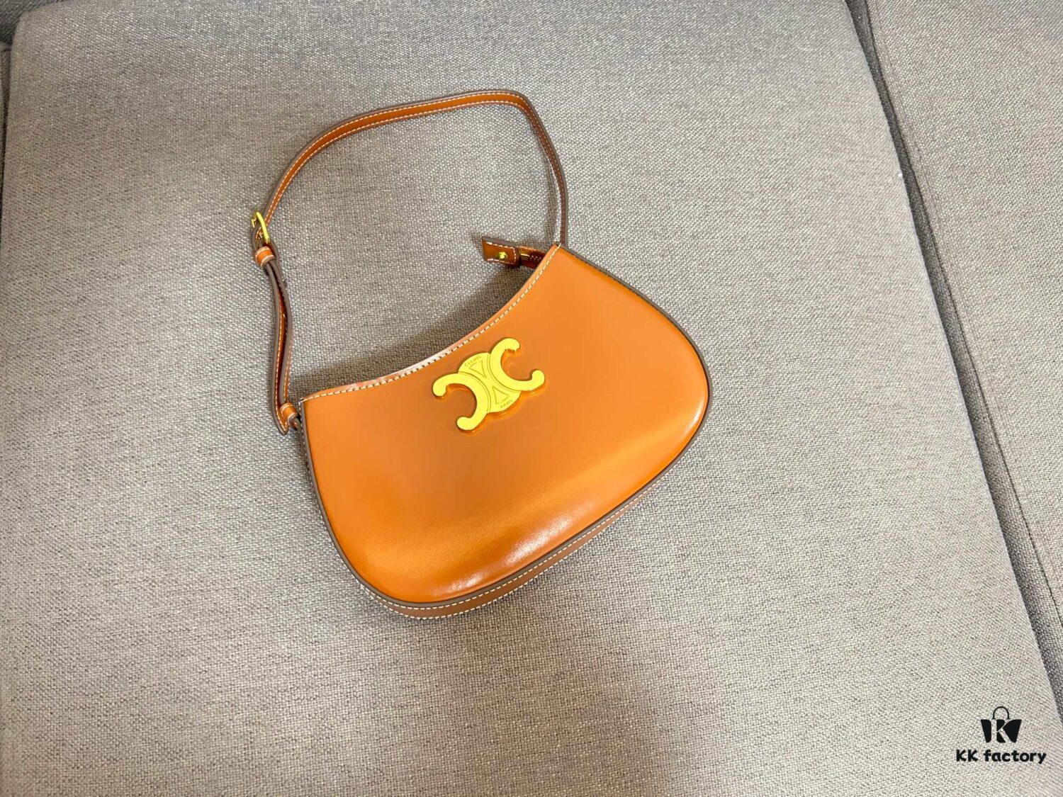 CELINE Triumph Arch TILLY Logo-Print Leather Handbag