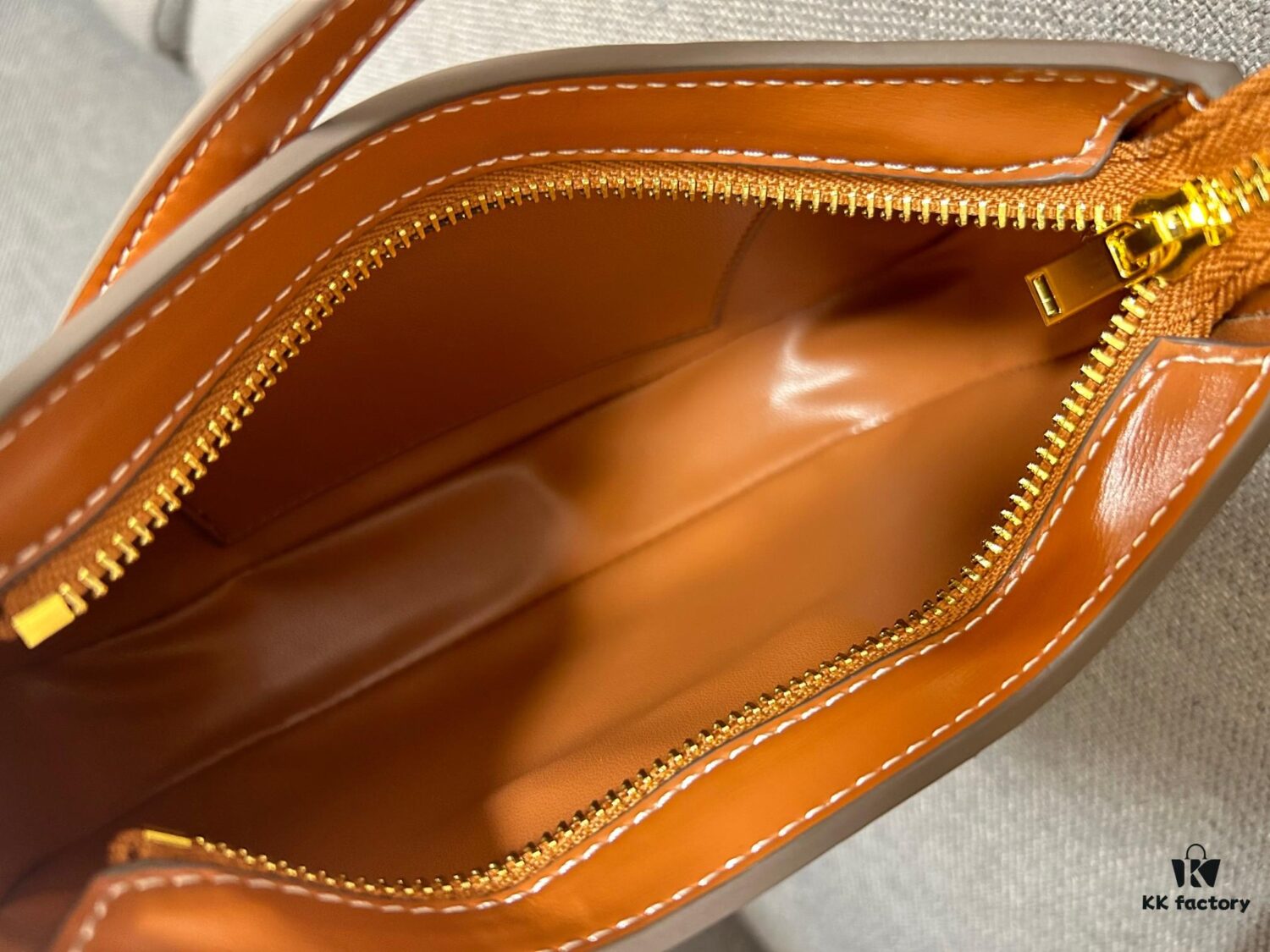 CELINE Triumph Arch TILLY Logo-Print Leather Handbag