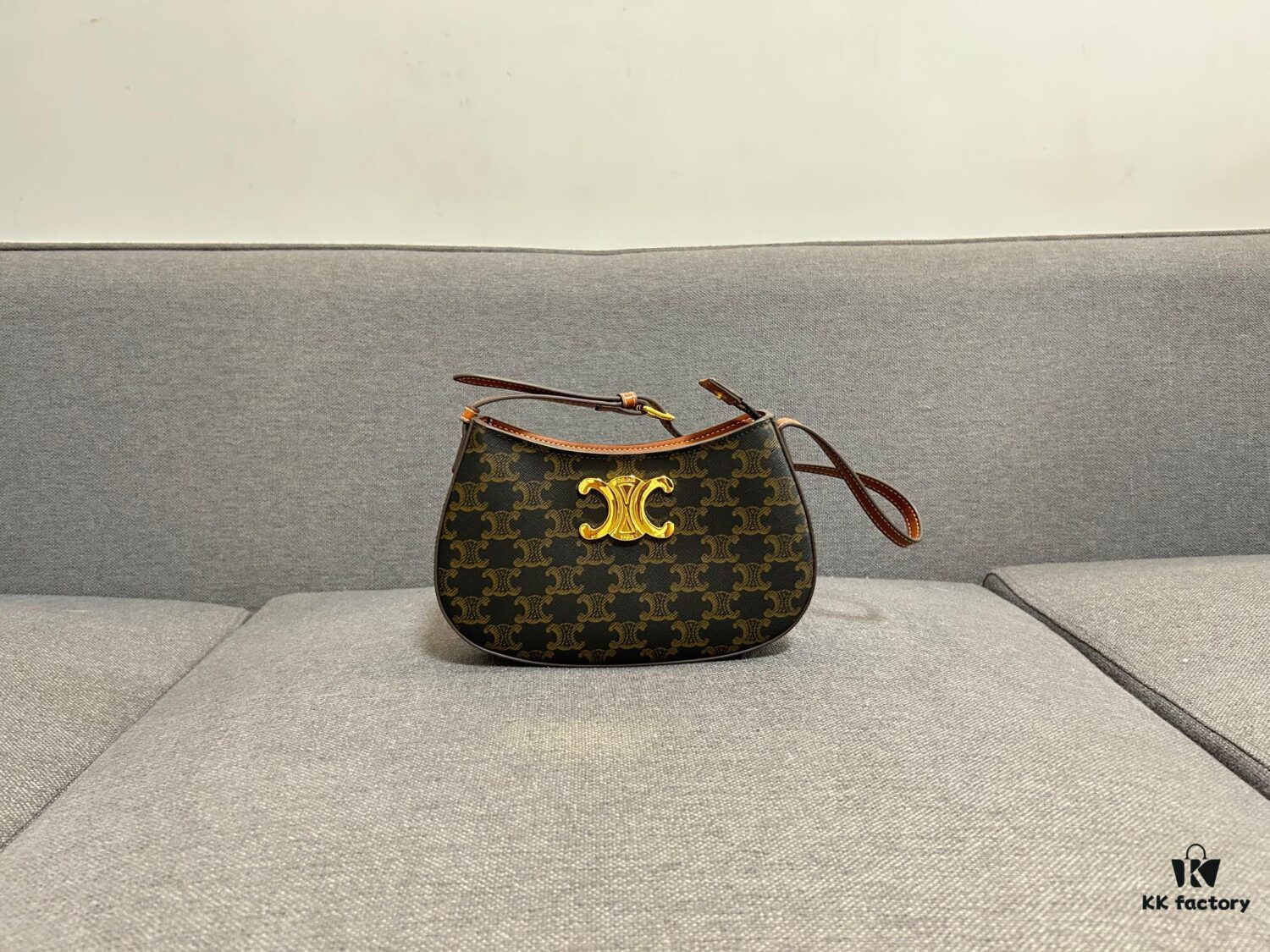 CELINE Triumph Arch TILLY Logo-Print Leather Handbag