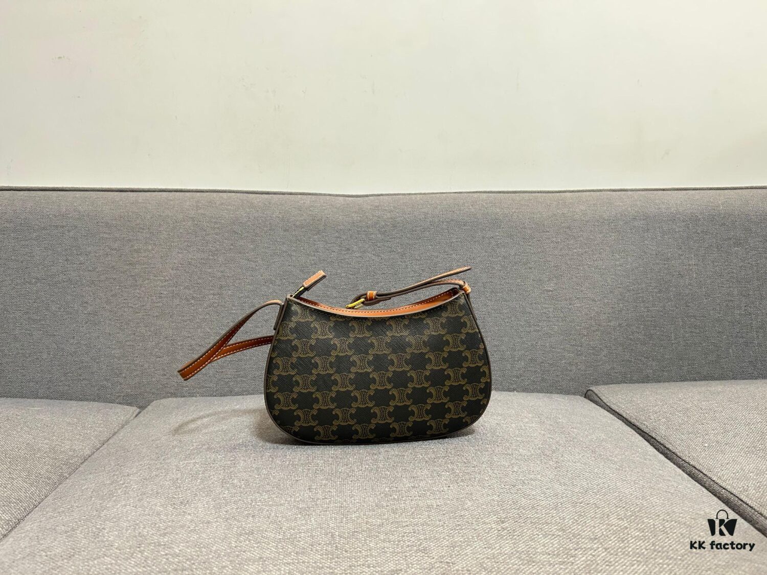 CELINE Triumph Arch TILLY Logo-Print Leather Handbag