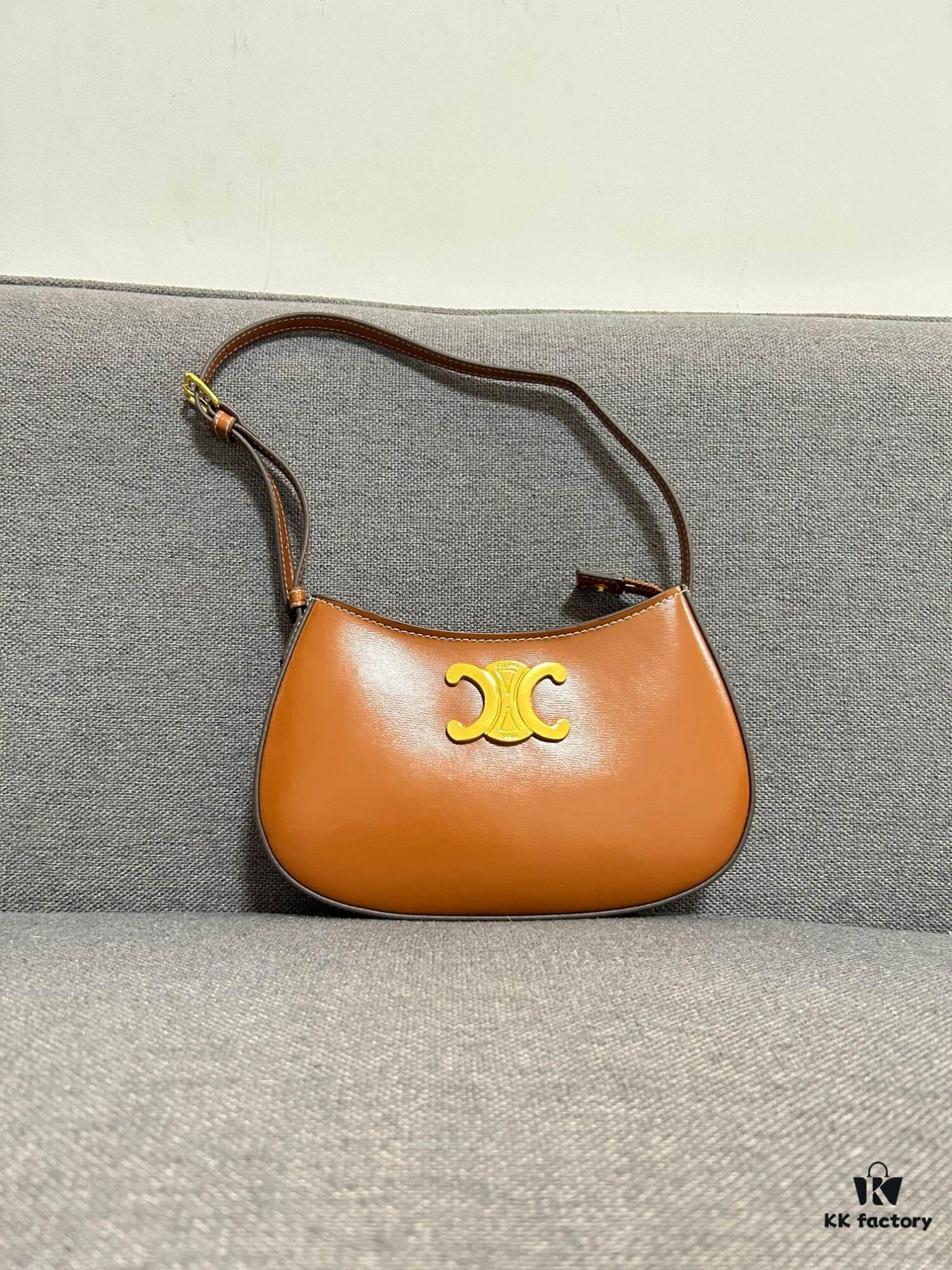 CELINE Triumph Arch TILLY Logo-Print Leather Handbag