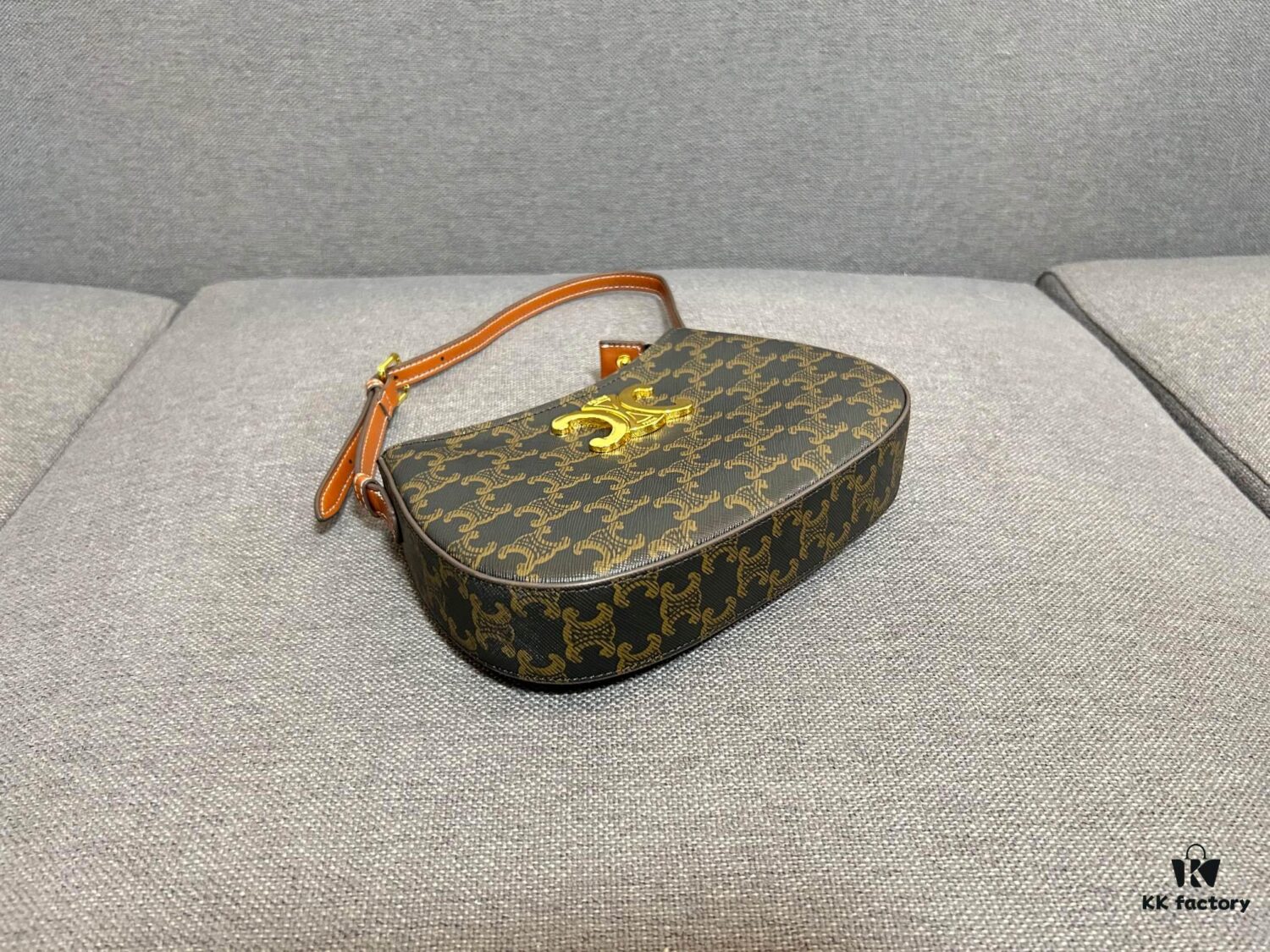 CELINE Triumph Arch TILLY Logo-Print Leather Handbag