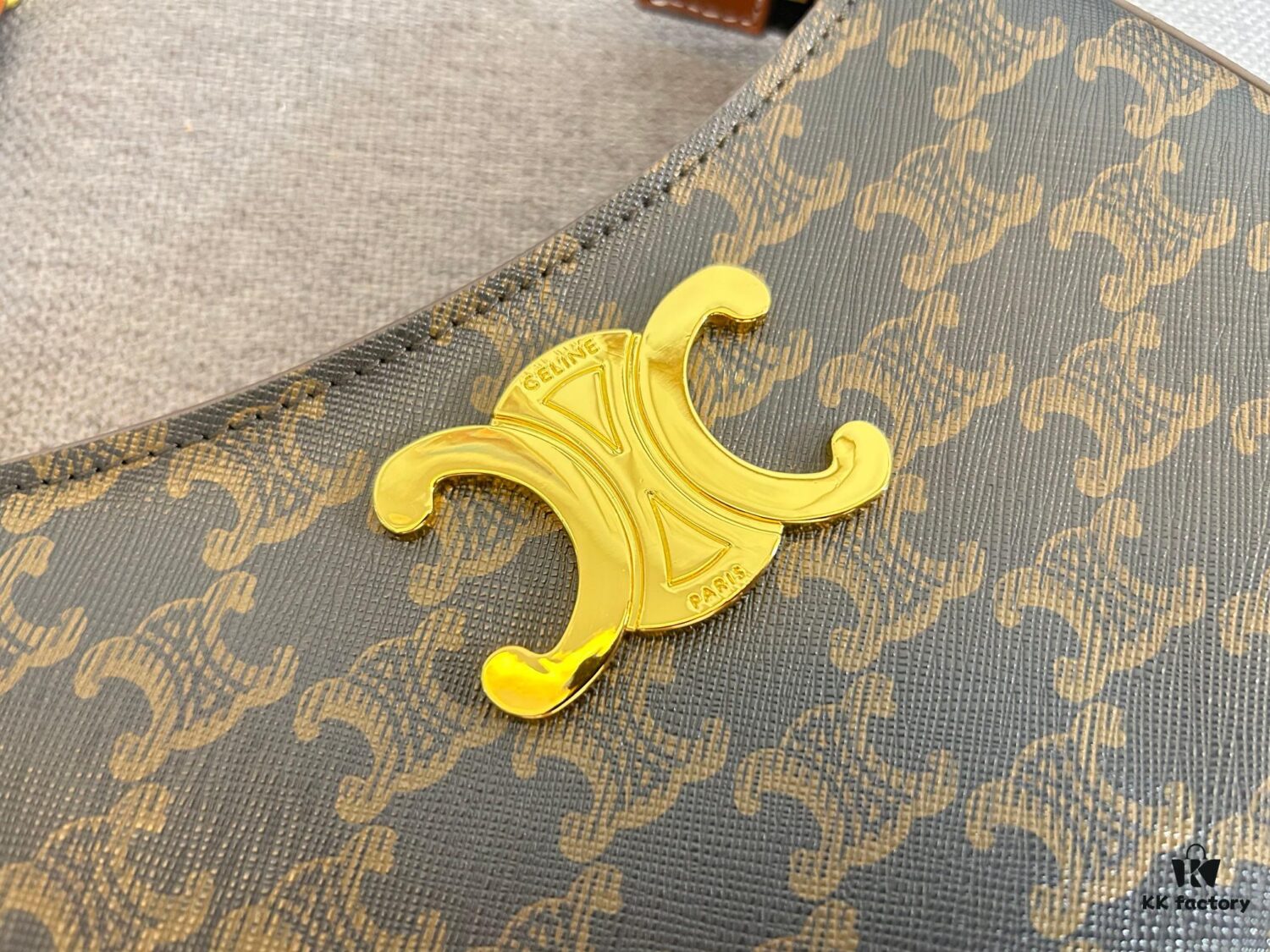 CELINE Triumph Arch TILLY Logo-Print Leather Handbag