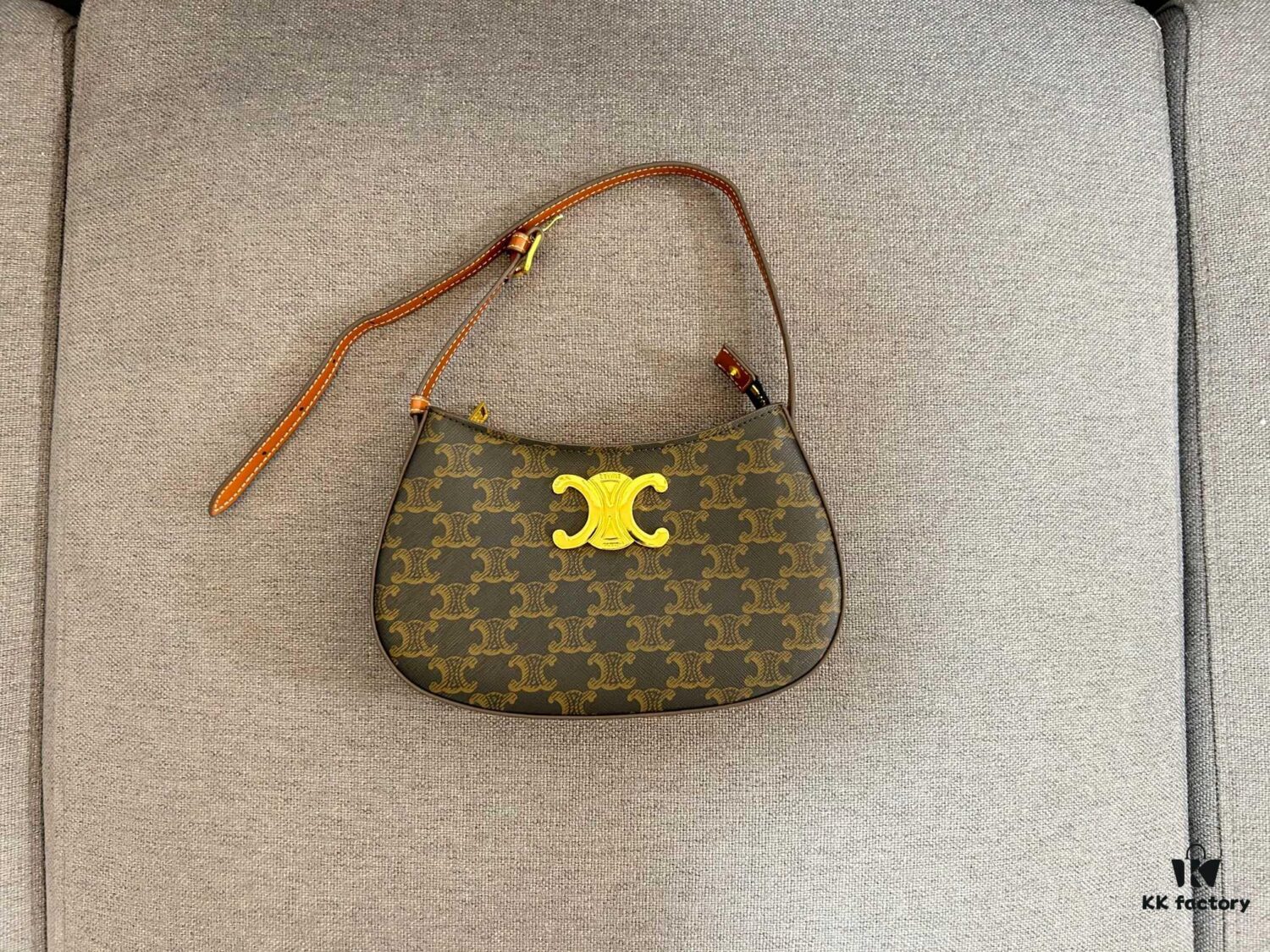 CELINE Triumph Arch TILLY Logo-Print Leather Handbag