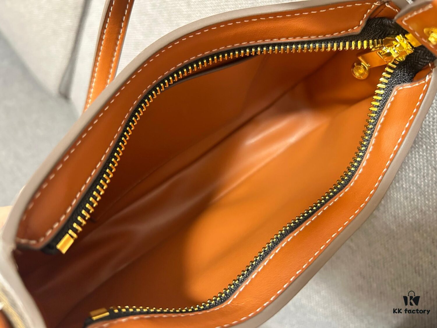 CELINE Triumph Arch TILLY Logo-Print Leather Handbag