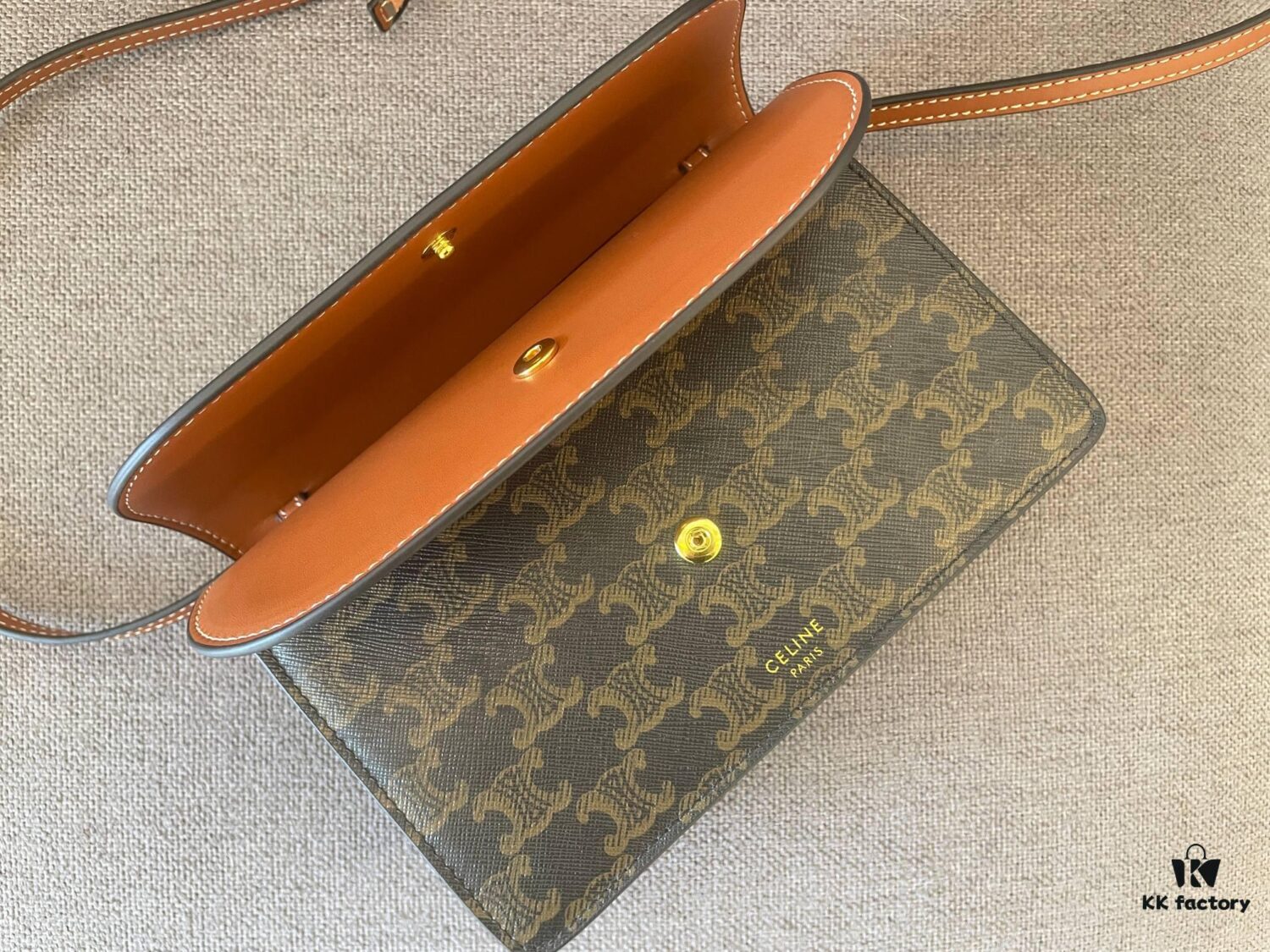 CELINE Envelope Bag – Snap Closure Tri-Compartment Design, Everyday Versatile Essential