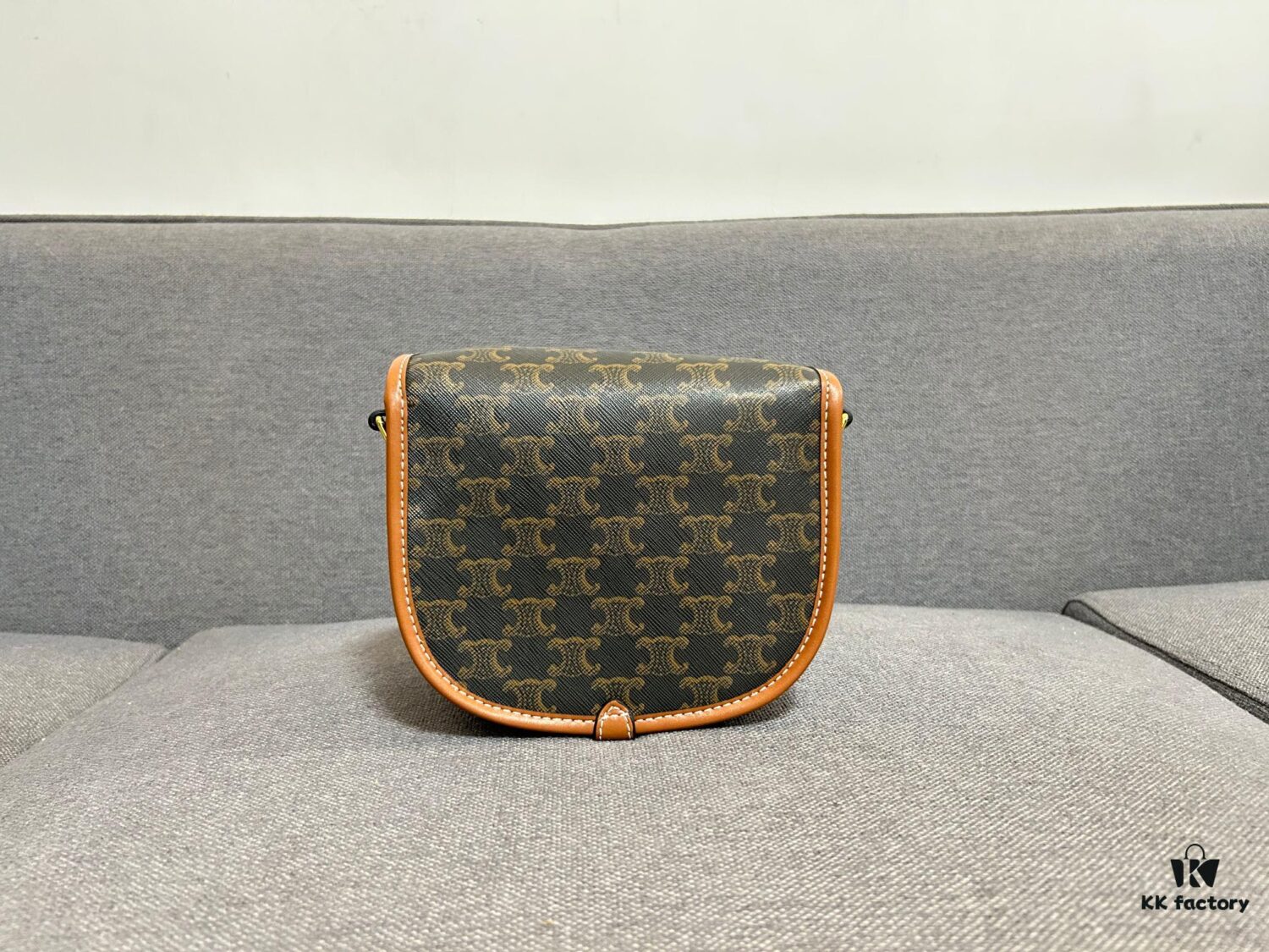 CELINE FOLCO Retro Style Crossbody Bag, Fashionable and Streetwise with Iconic Simplicity