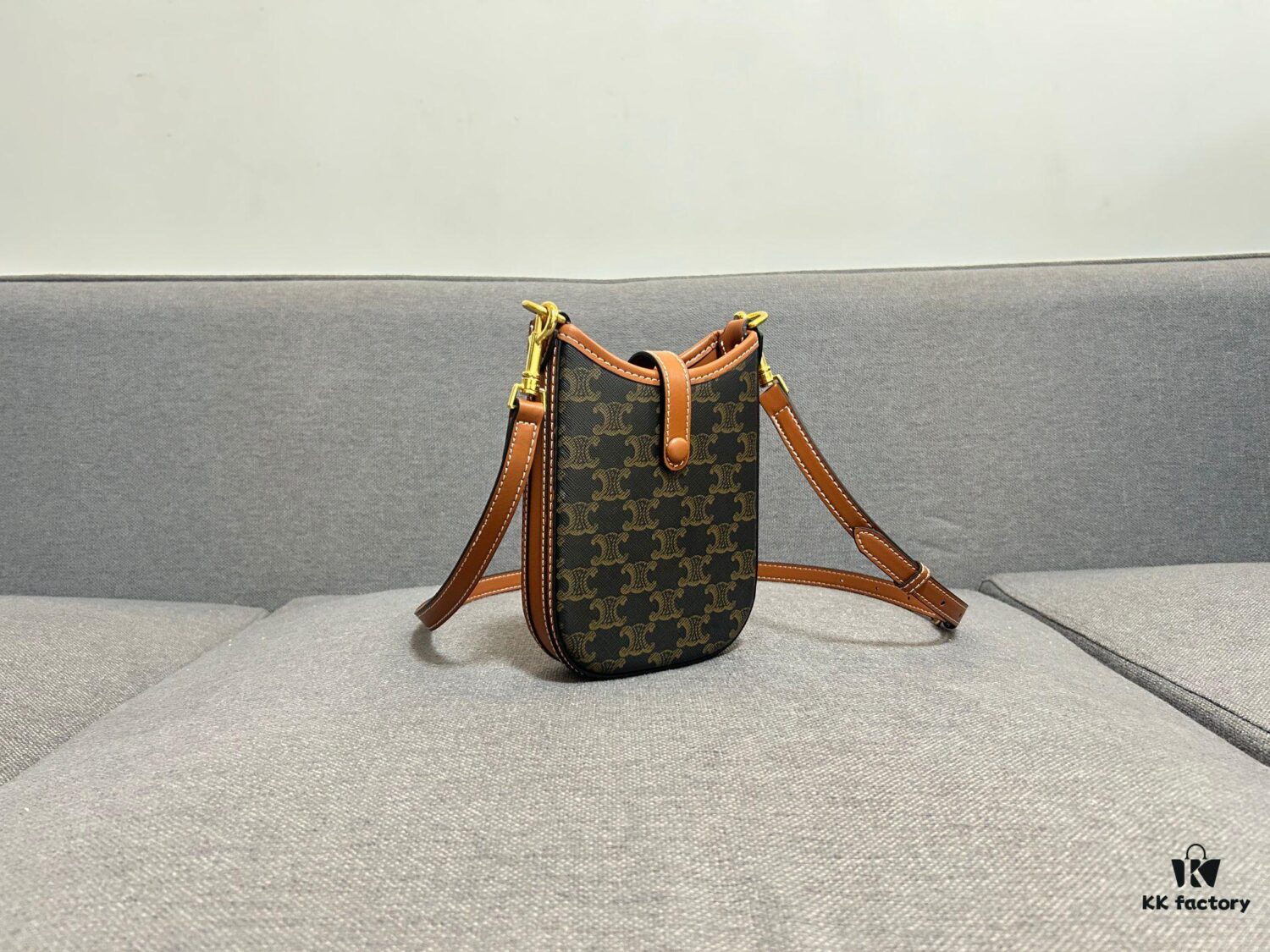 CELINE Phone Bag, Styling Essential, Material: Interior - Full-Grain Leather, Exterior - Vintage Pattern, Unisex Design, Must-Have Style