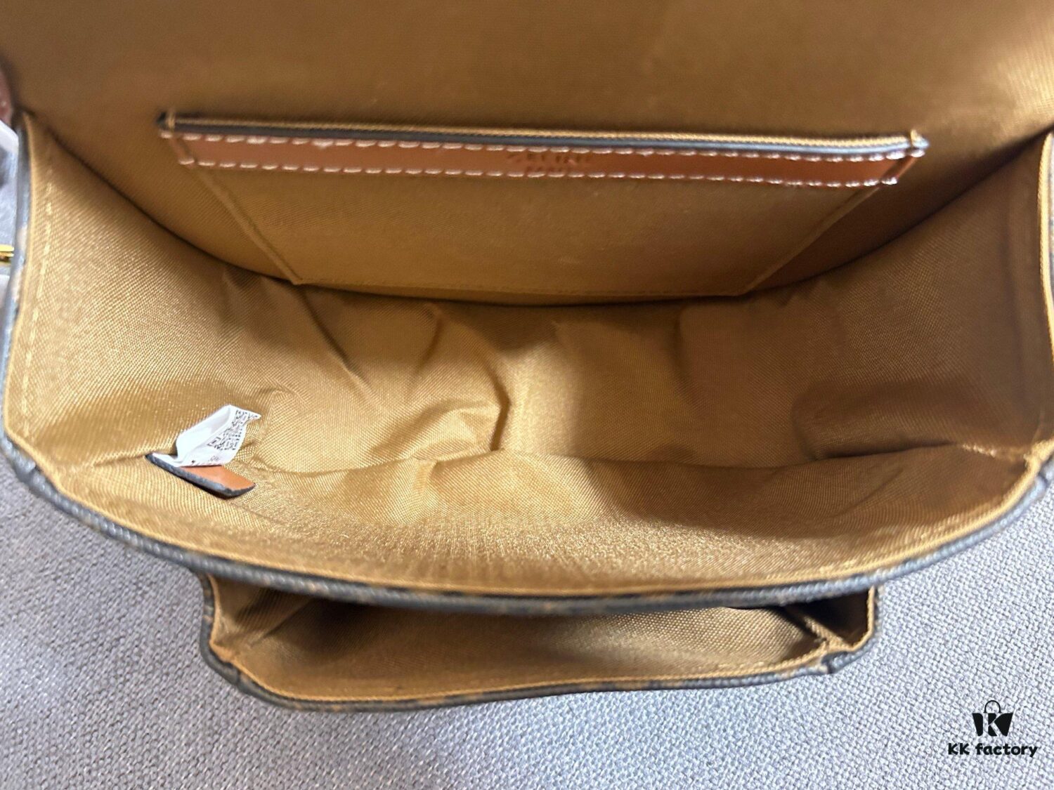 CELINE FOLCO Retro Style Crossbody Bag, Fashionable and Streetwise with Iconic Simplicity