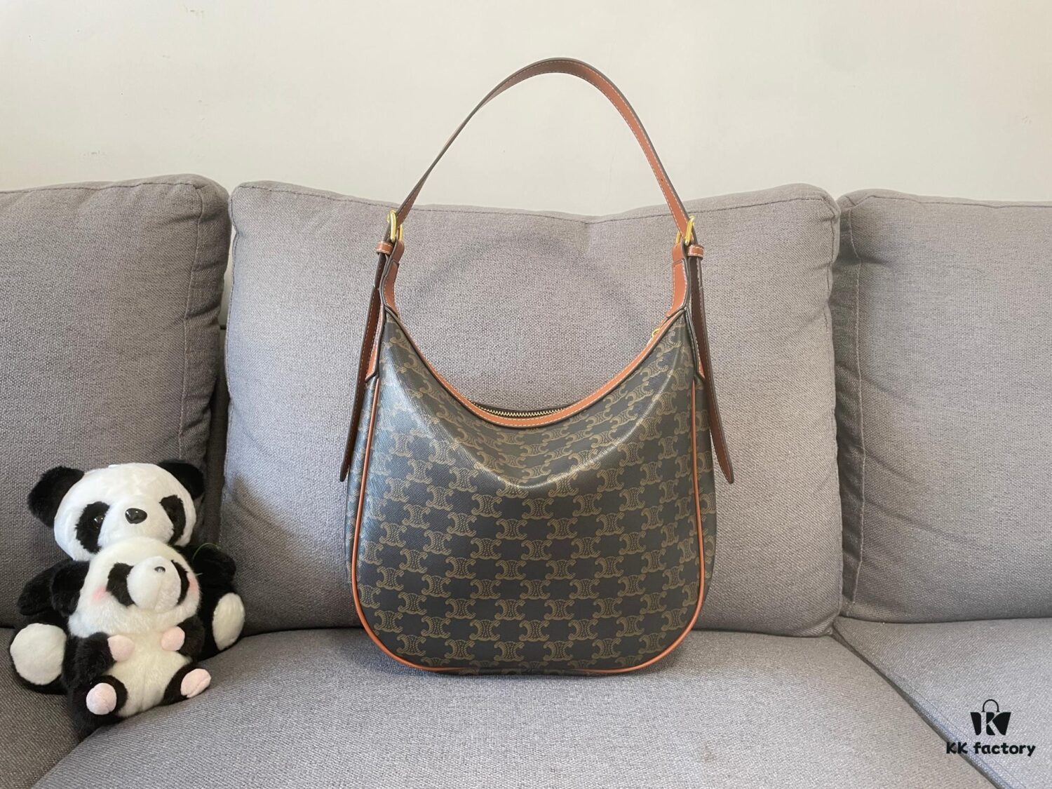 New Arrival CELINE HELOISE HOBO Bag, Must-Have for Fall/Winter – A Perfect Blend of French Elegance and Casual Style