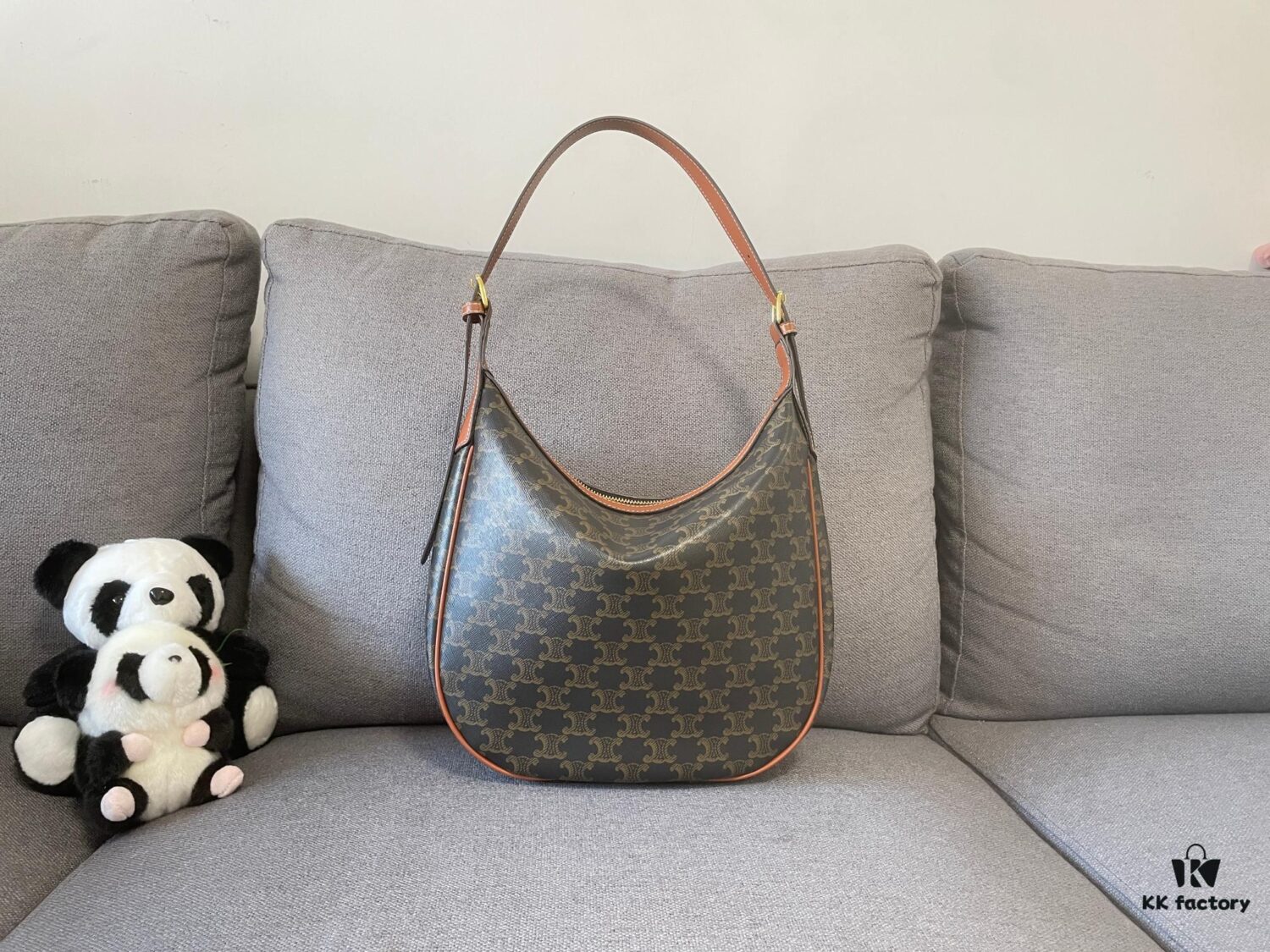 New Arrival CELINE HELOISE HOBO Bag, Must-Have for Fall/Winter – A Perfect Blend of French Elegance and Casual Style