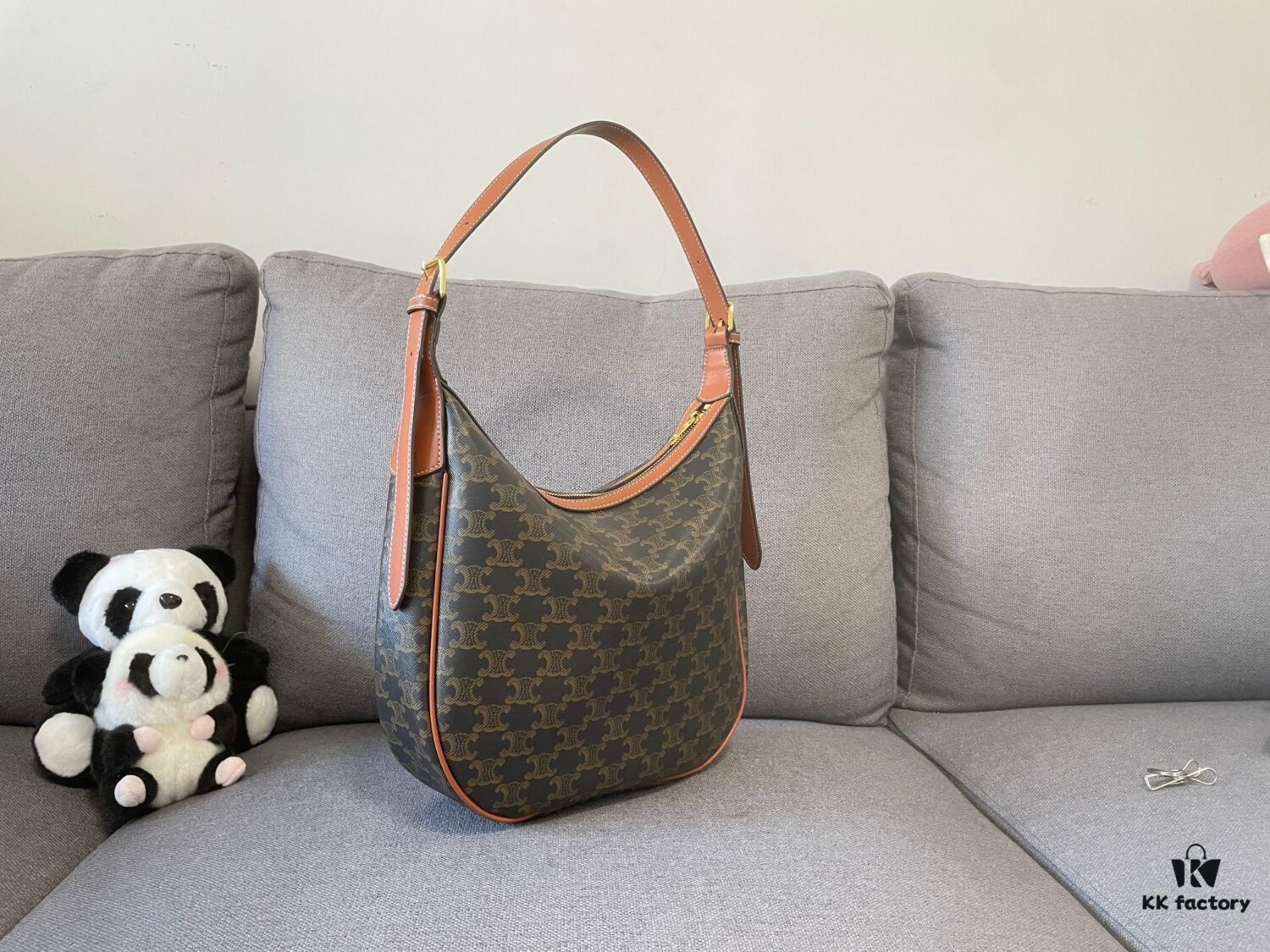 New Arrival CELINE HELOISE HOBO Bag, Must-Have for Fall/Winter – A Perfect Blend of French Elegance and Casual Style