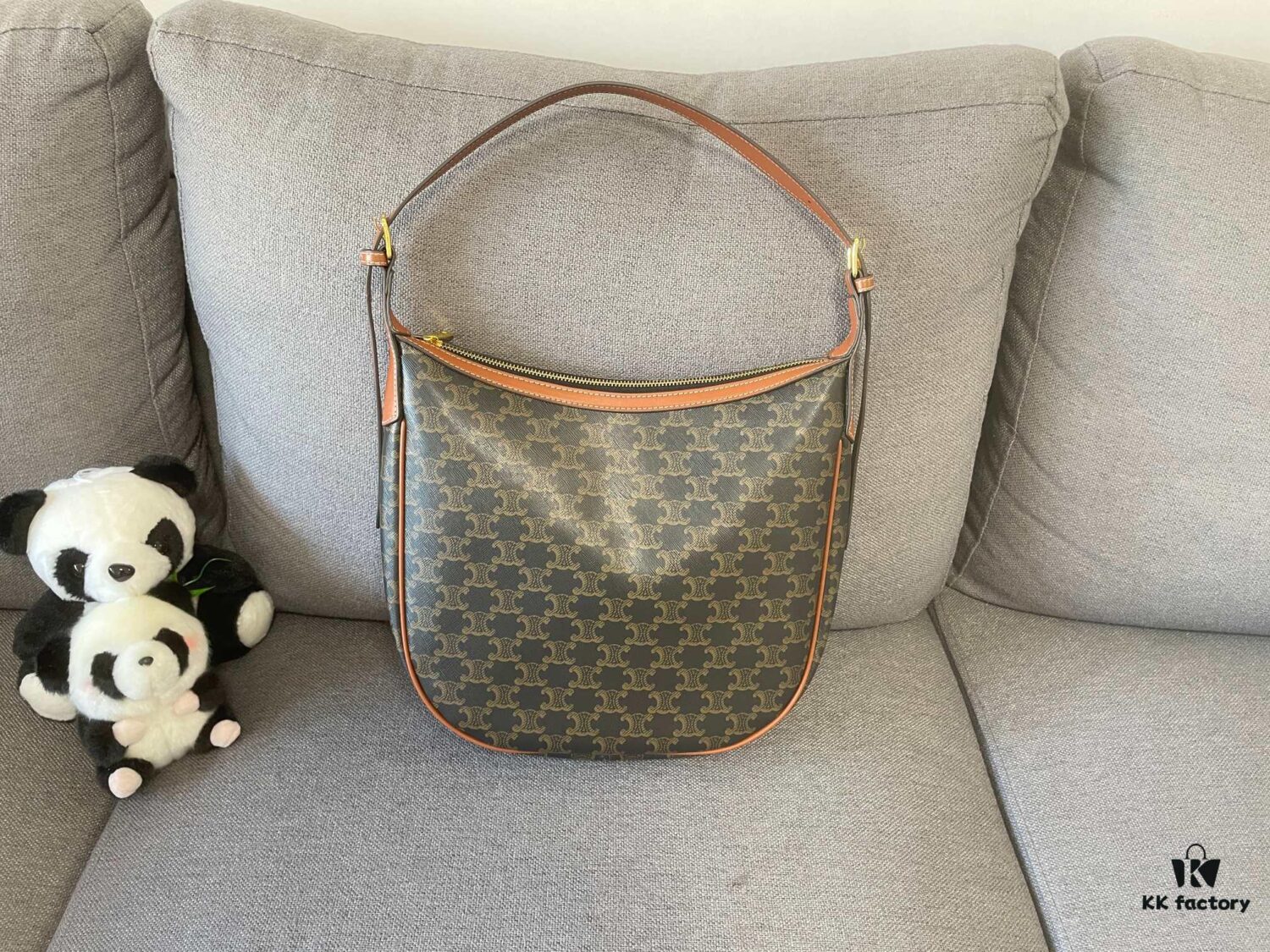 New Arrival CELINE HELOISE HOBO Bag, Must-Have for Fall/Winter – A Perfect Blend of French Elegance and Casual Style