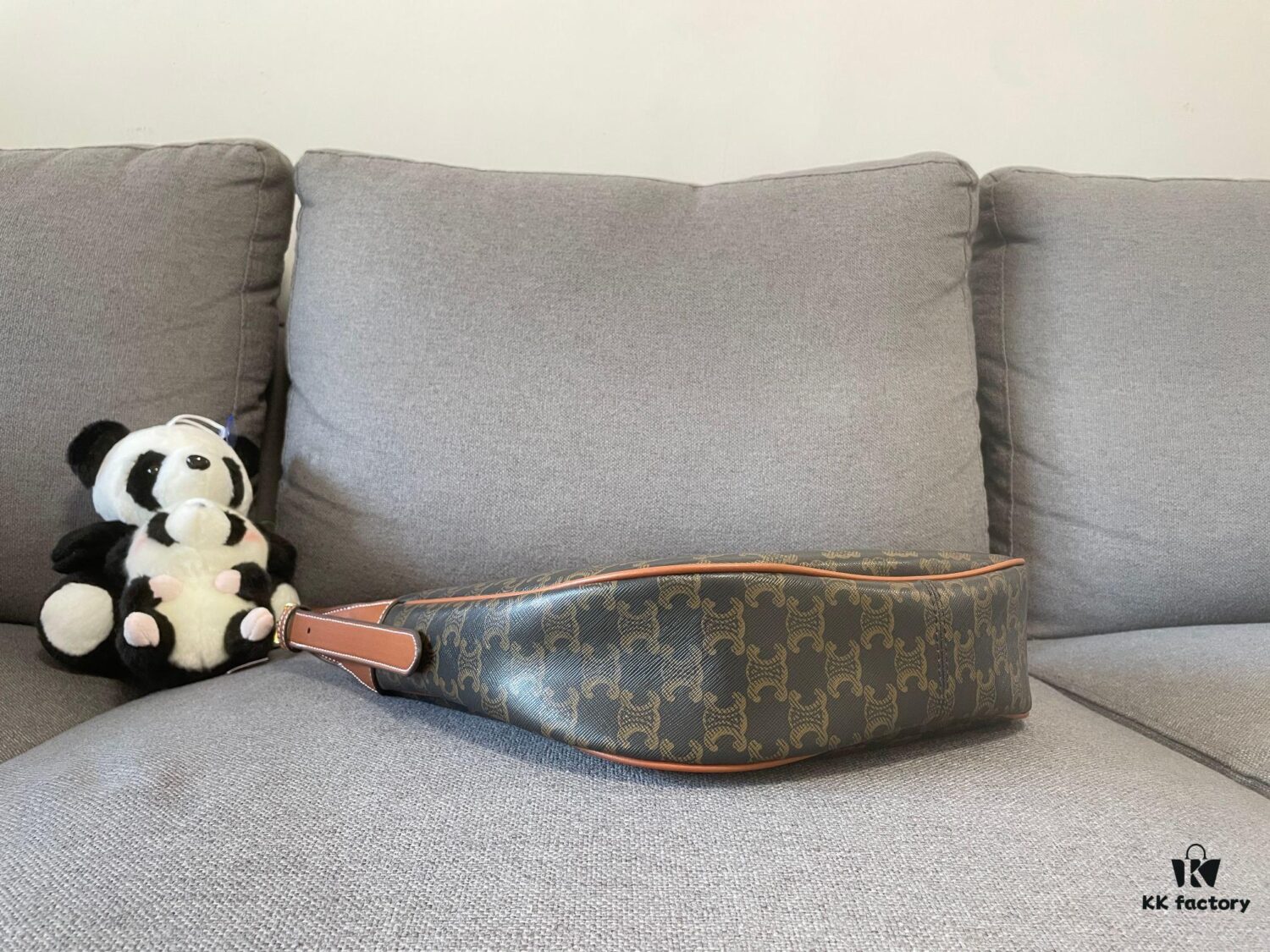 New Arrival CELINE HELOISE HOBO Bag, Must-Have for Fall/Winter – A Perfect Blend of French Elegance and Casual Style