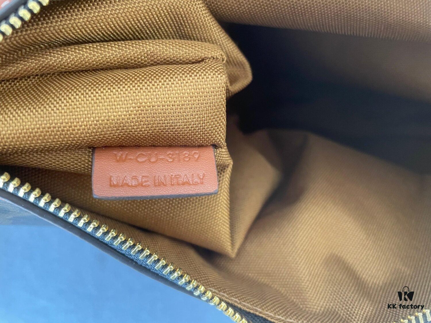 New Arrival CELINE HELOISE HOBO Bag, Must-Have for Fall/Winter – A Perfect Blend of French Elegance and Casual Style