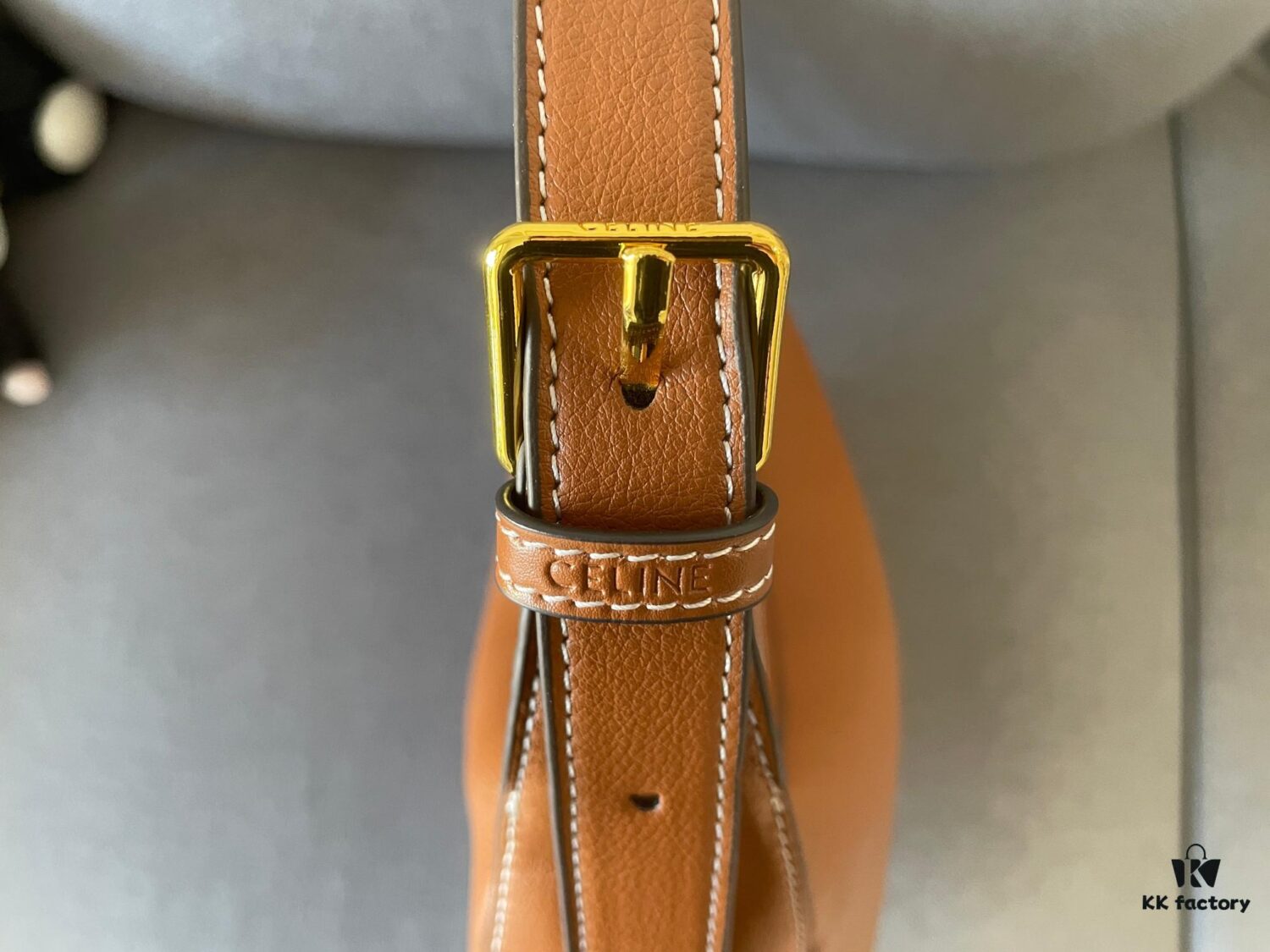 New Arrival CELINE HELOISE HOBO Bag - Must-Have for Fall/Winter! Rounded, fluid silhouette reminiscent of an oversized AVA bag. Undeniably chic and quintessentially Celine – effortlessly French, stylish, and timeless. Spacious enough for short trips or daily use, combining elegance with practicality.