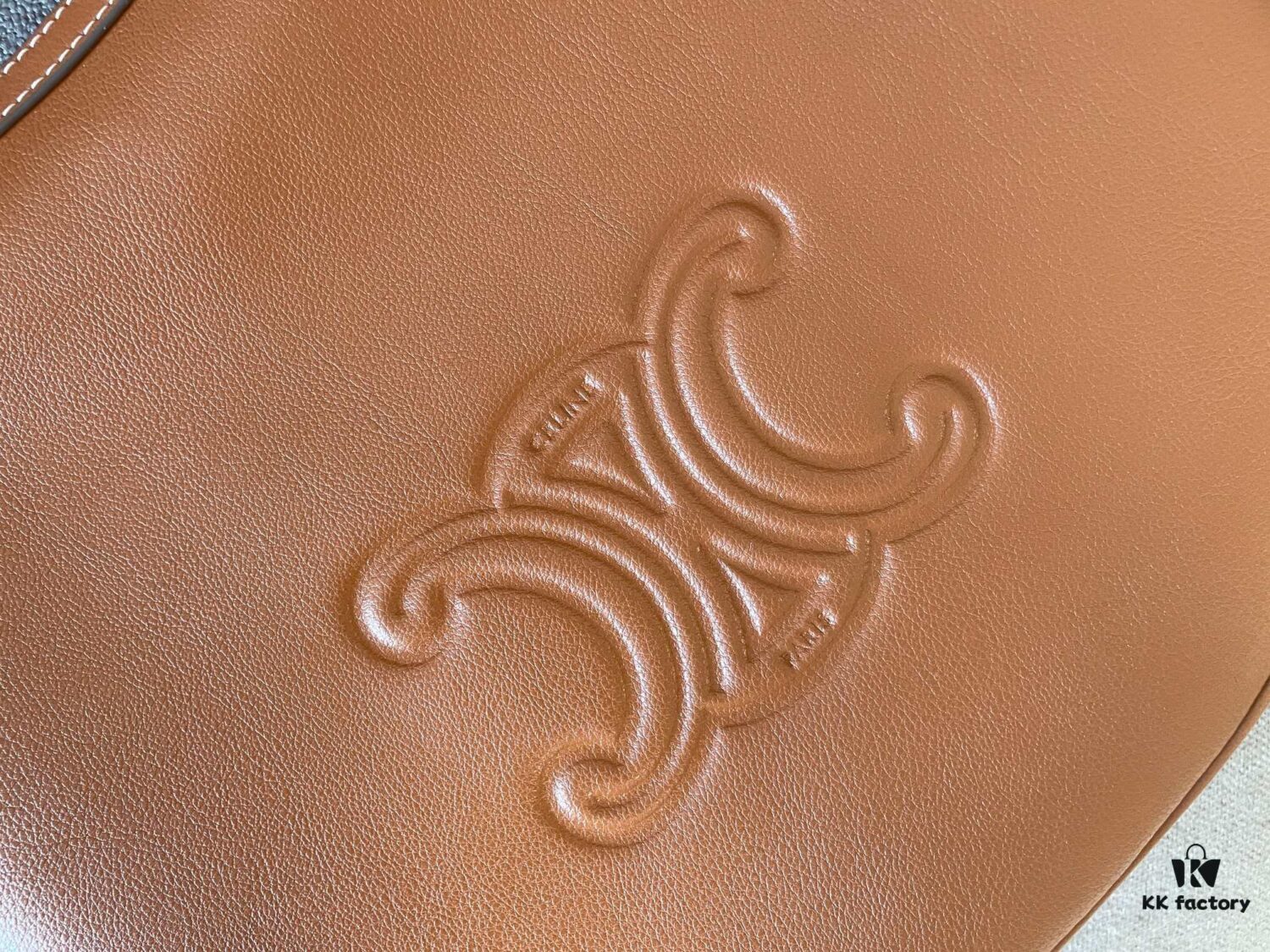 New Arrival CELINE HELOISE HOBO Bag - Must-Have for Fall/Winter! Rounded, fluid silhouette reminiscent of an oversized AVA bag. Undeniably chic and quintessentially Celine – effortlessly French, stylish, and timeless. Spacious enough for short trips or daily use, combining elegance with practicality.