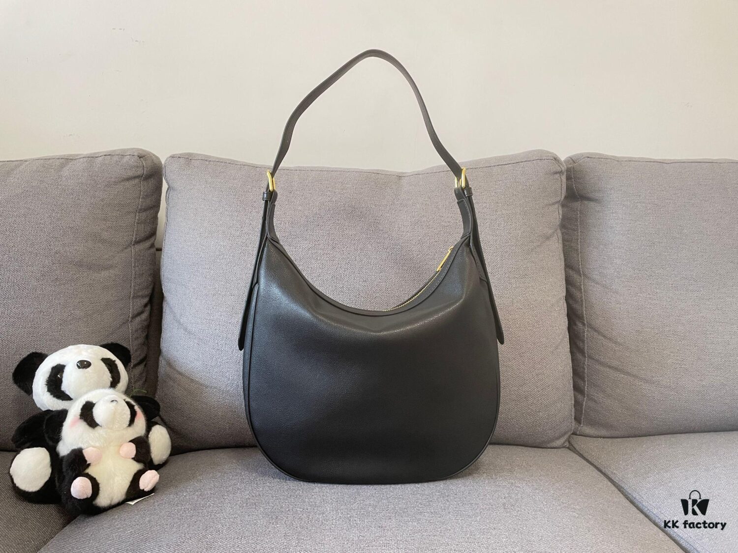 CELINE New Arrival HELOISE HOBO Shoulder Bag – Must-Have for Fall/Winter Collection!