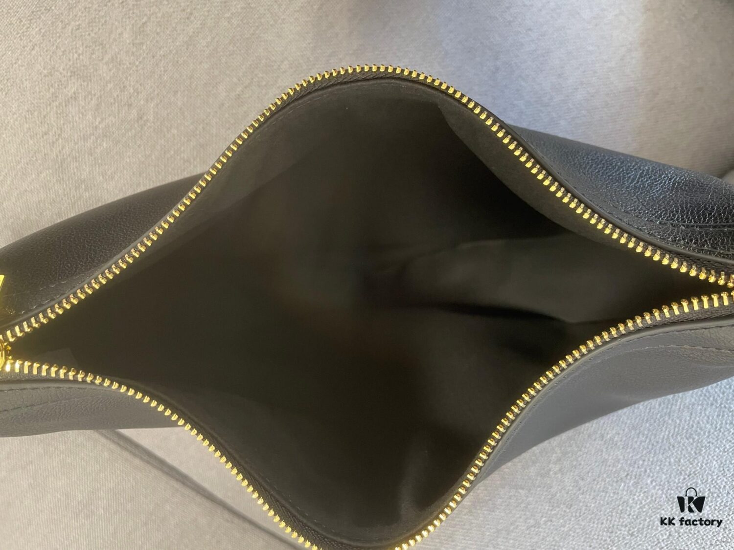 CELINE New Arrival HELOISE HOBO Shoulder Bag – Must-Have for Fall/Winter Collection!