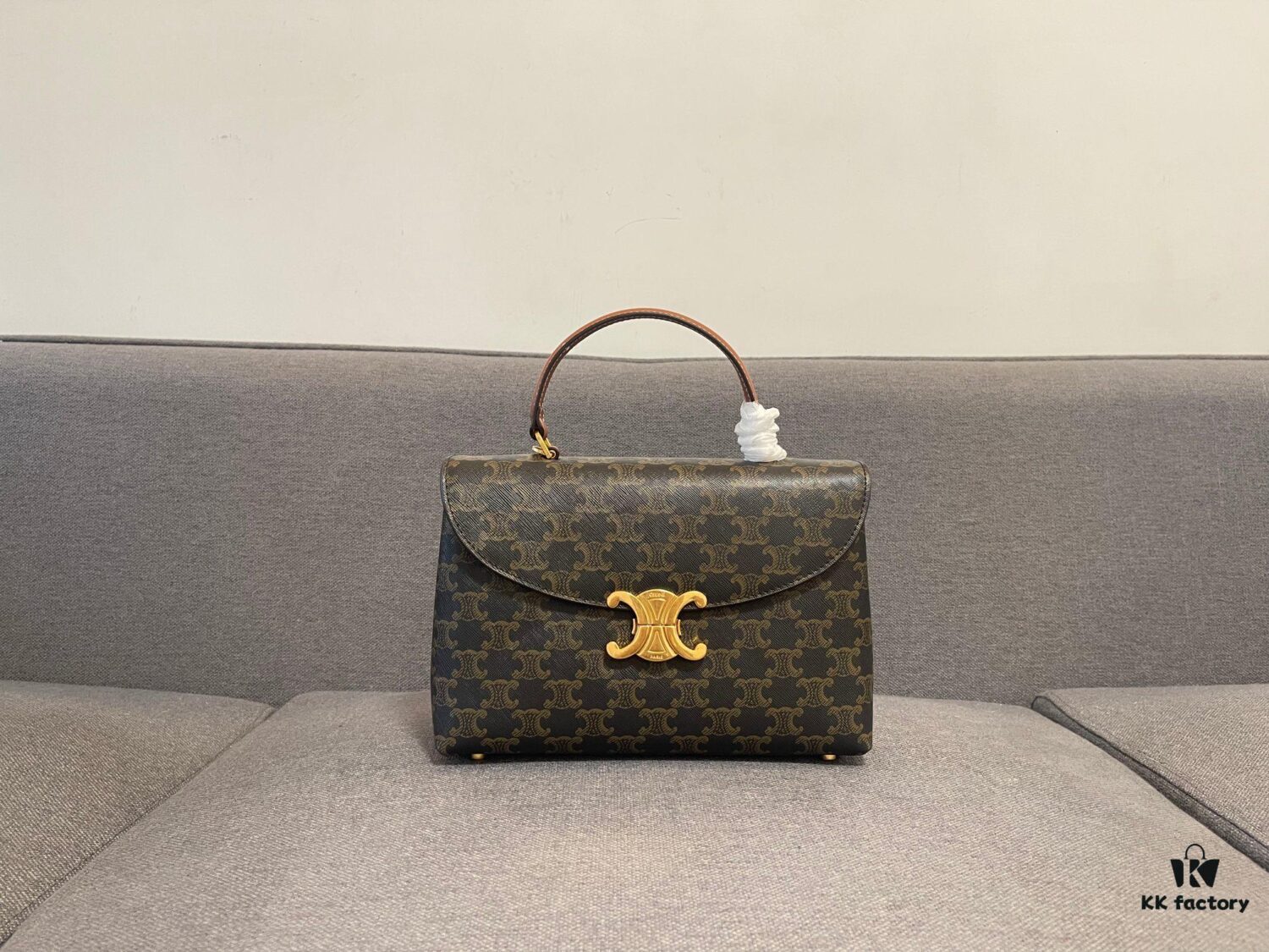 New Arrival A CELINE Arc de Triomphe Kelly Bag, New Design Arc de Triomphe Tote, Exuding Elegance, Simple and Refined Silhouette Showcasing a Polished Style and Pure Aesthetic