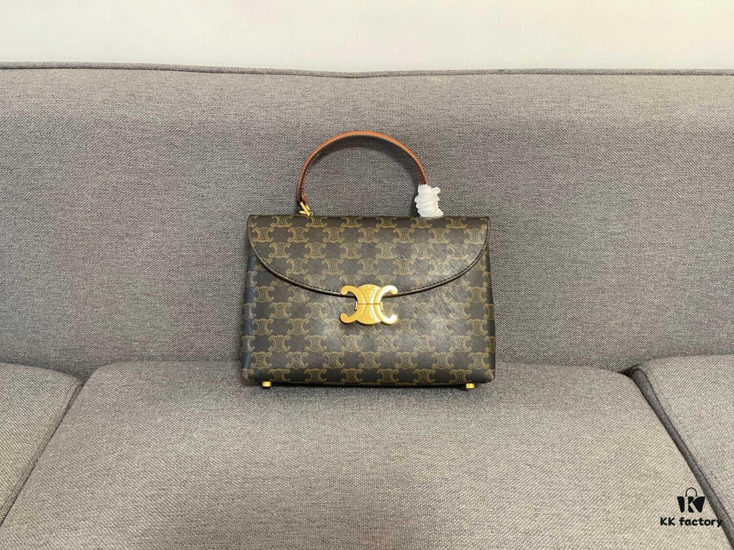 New Arrival A CELINE Arc de Triomphe Kelly Bag, New Design Arc de Triomphe Tote, Exuding Elegance, Simple and Refined Silhouette Showcasing a Polished Style and Pure Aesthetic