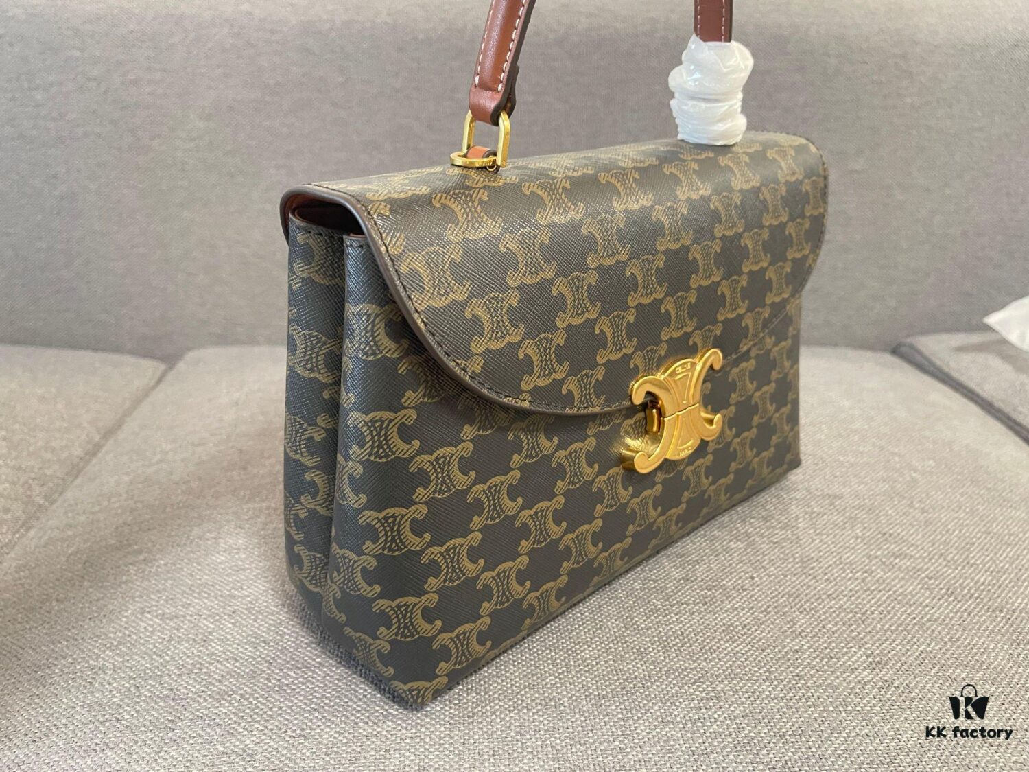 New Arrival A CELINE Arc de Triomphe Kelly Bag, New Design Arc de Triomphe Tote, Exuding Elegance, Simple and Refined Silhouette Showcasing a Polished Style and Pure Aesthetic